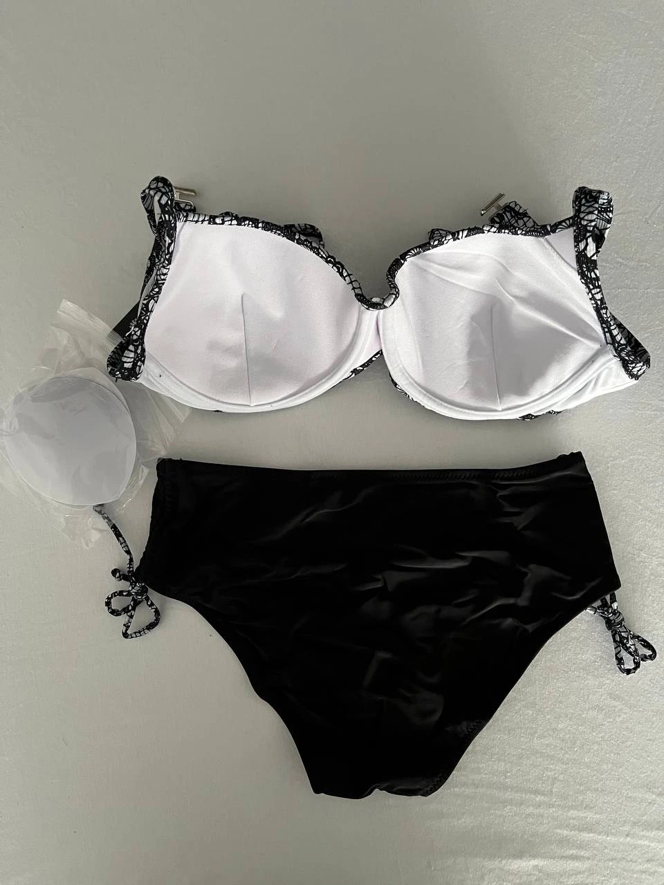 Kadın Siyah Taş İşlemeli Toka Aksesuarlı Bikini Takım HZL25S-LC3311