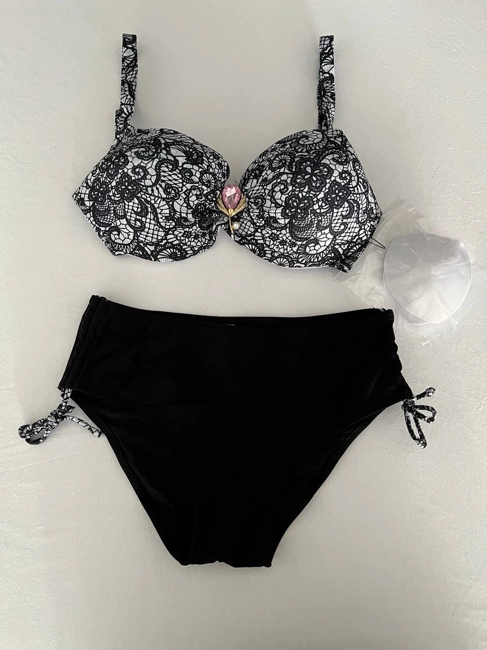 Kadın Siyah Taş İşlemeli Toka Aksesuarlı Bikini Takım HZL25S-LC3311