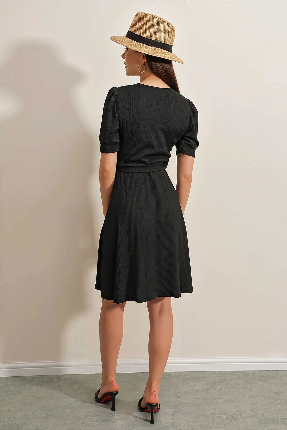 Kadın Siyah V Yaka Kuşaklı Örme Elbise HZL25S-BD123701