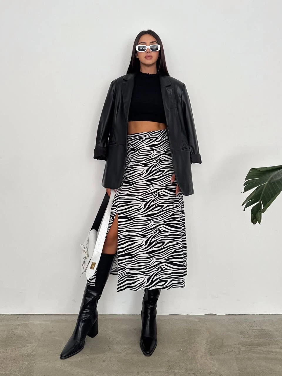 Kadın Siyah Zebra Desen Yüksek Bel Çift Yırtmaç Detay Midi Boy Etek HZL25S-FRY122271