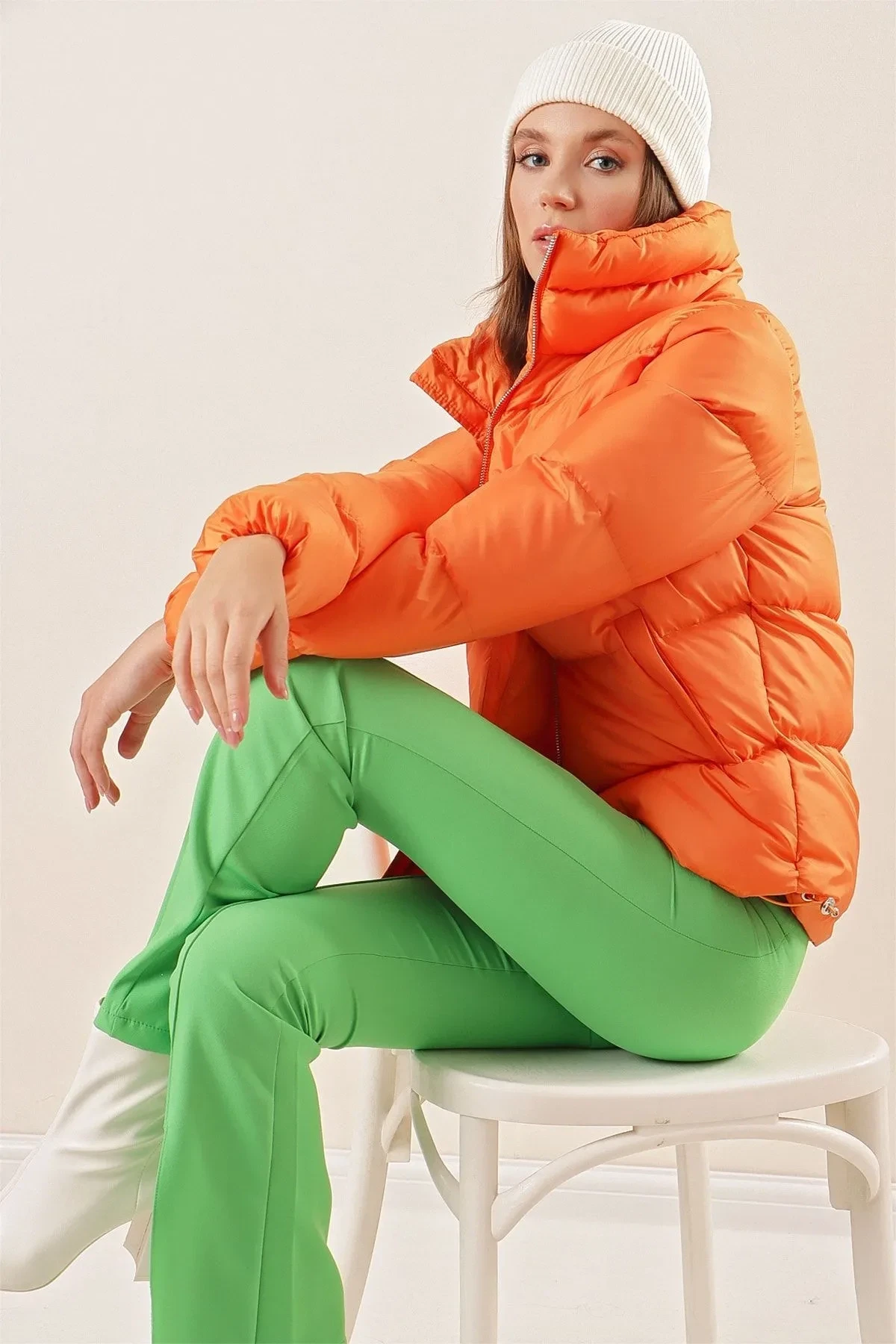 Kadın Turuncu Dik Yaka Bel Büzgülü Şişme Mont HZL25W-BD131791