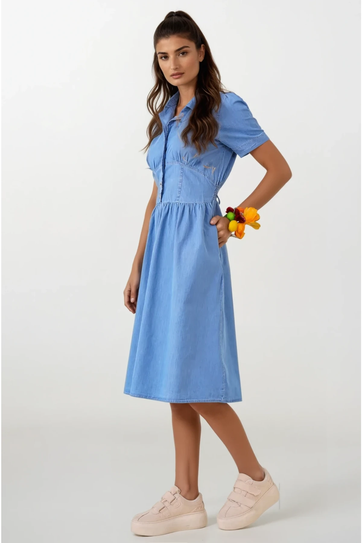 Kadın Açık Mavi Kısa Kollu Beli lastikli Yarım Düğmeli Göğüs Pensli Kot Elbise HZL22S-BD122101