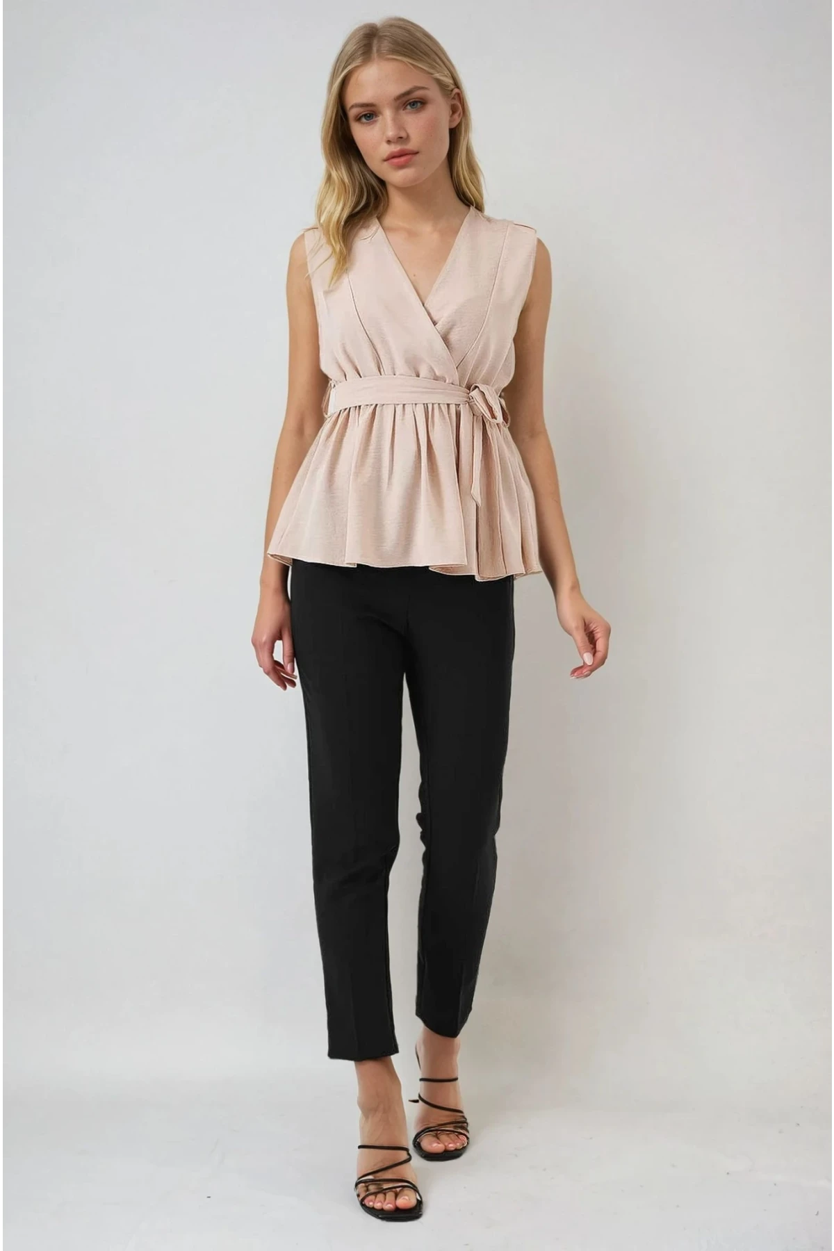 Kadın Bej Kruvaze Yaka Beli Lastikli Kuşaklı Bluz HZL25S-BD19661