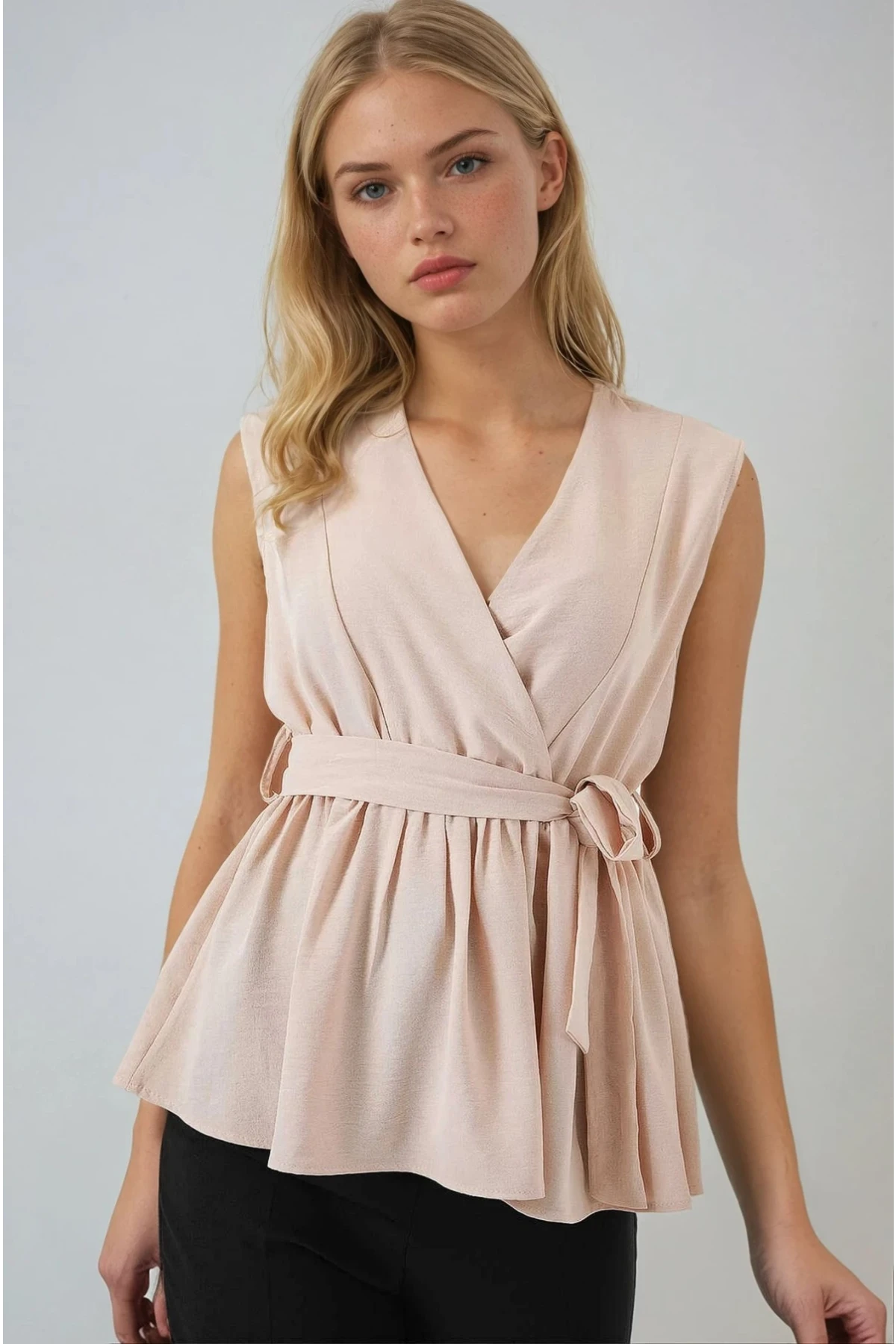 Kadın Bej Kruvaze Yaka Beli Lastikli Kuşaklı Bluz HZL25S-BD19661