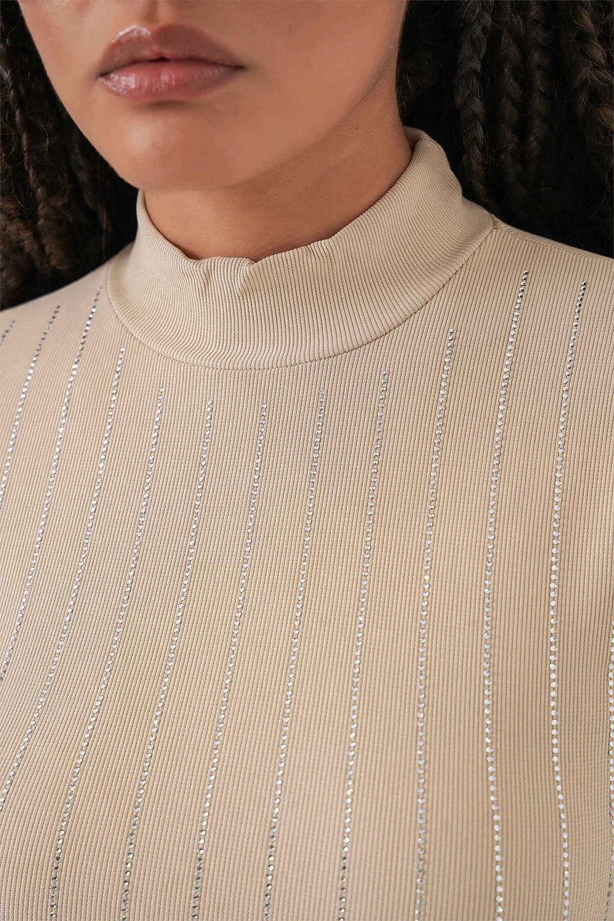 Kadın Bej Yarım Balıkçı Önü Taşlı Body HZL25W-BD19221