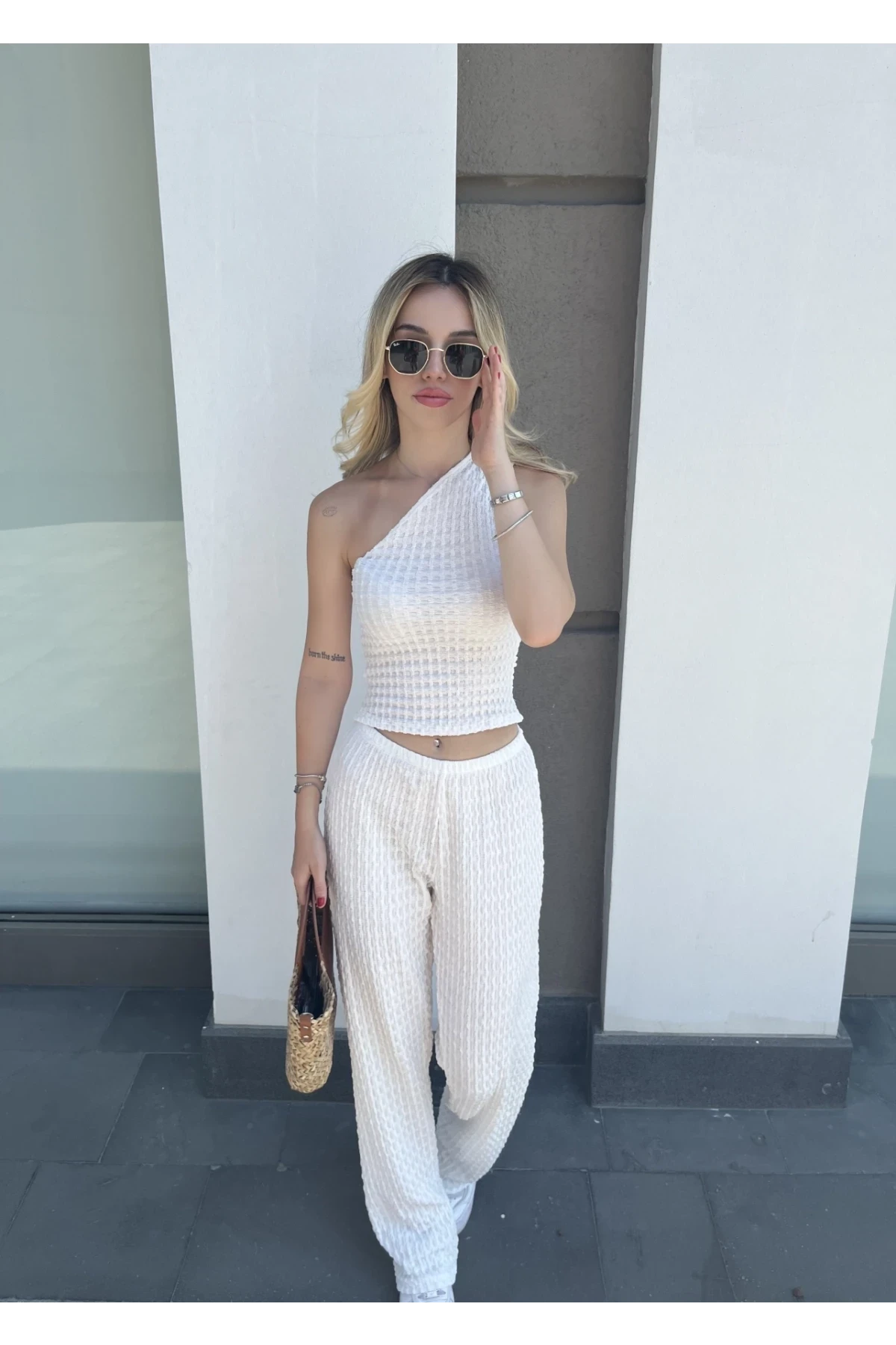 Kadın Beyaz Beli Lastilkli Gofre Kumaş Pantolon HZL24S-ZK13261