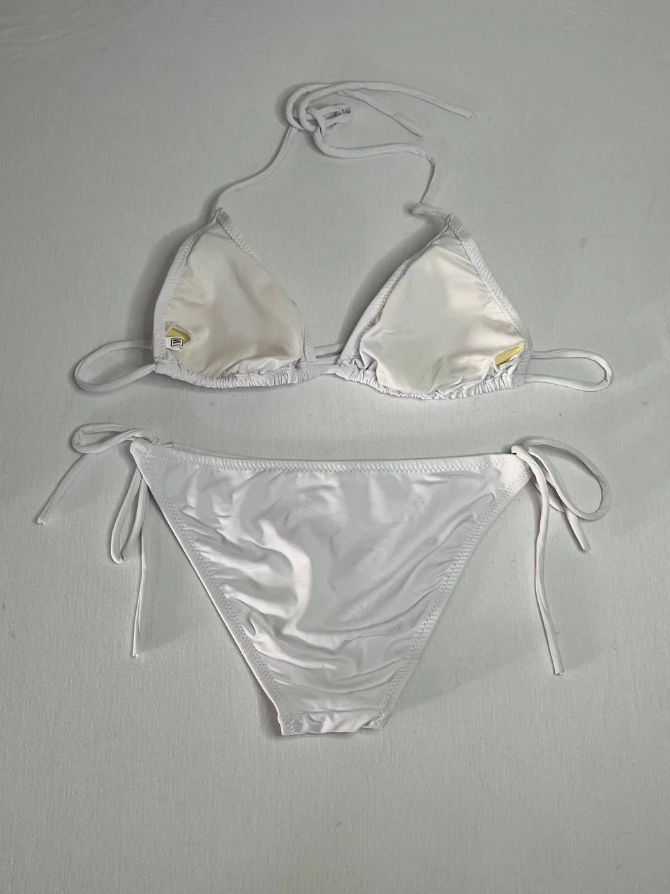 Kadın Beyaz Boyundan İp Bağlamalı Üçgen Bikini Takımı HZL25S-LC5005