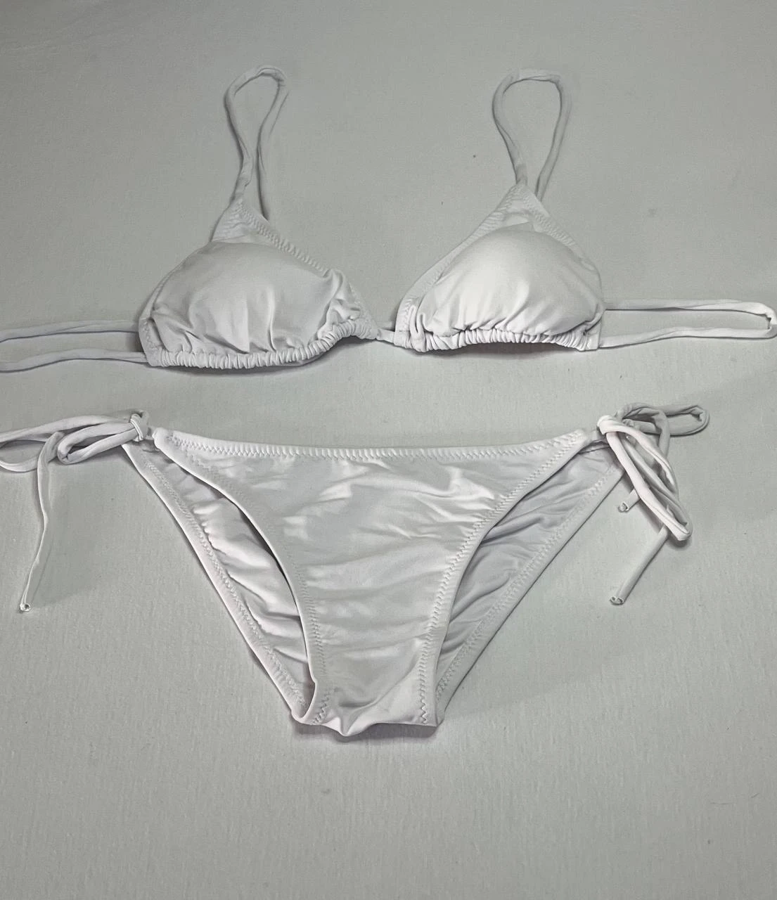 Kadın Beyaz Boyundan İp Bağlamalı Üçgen Bikini Takımı HZL25S-LC5005