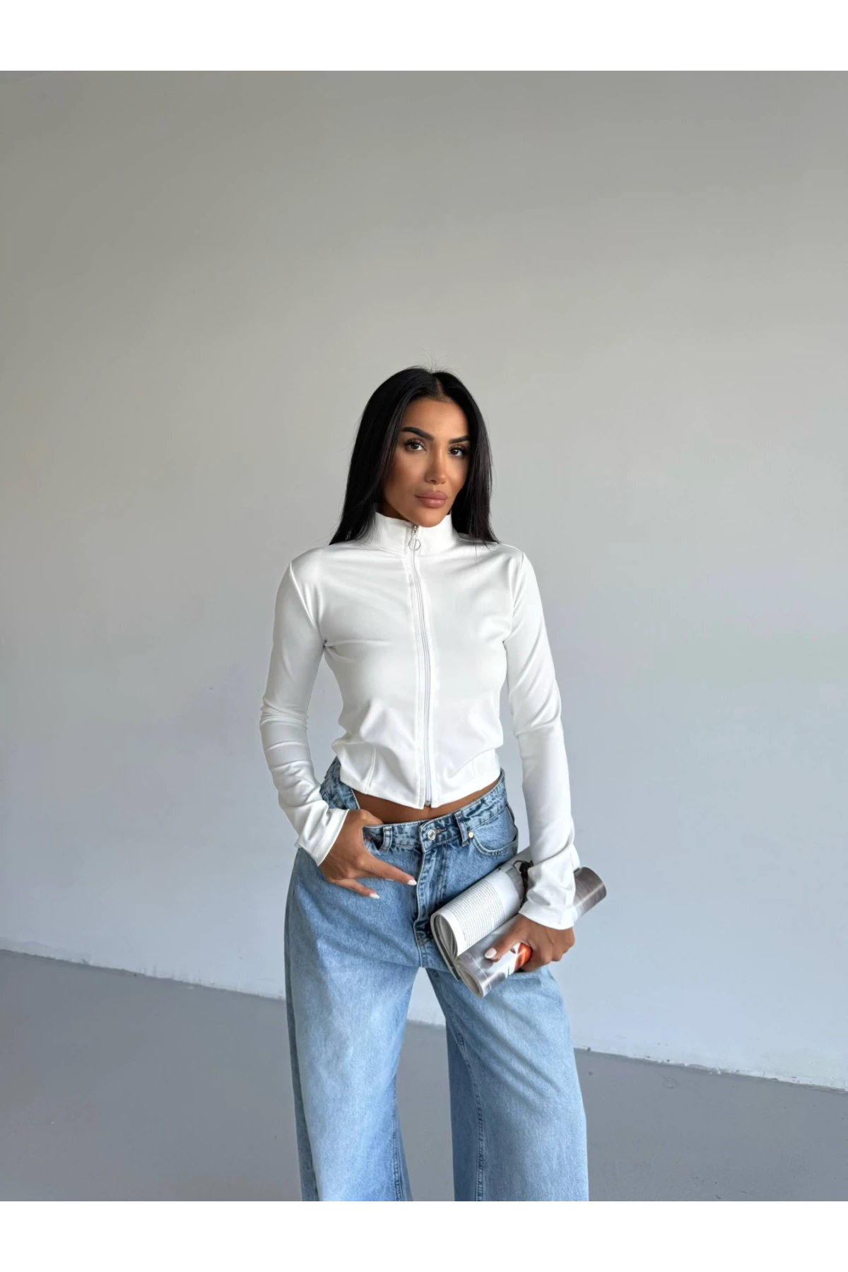 Kadın Beyaz Dalgıç Kumaş Fermuar Kapamalı Parmak Geçirmeli Sweatshirt HZL25W-FRY123441