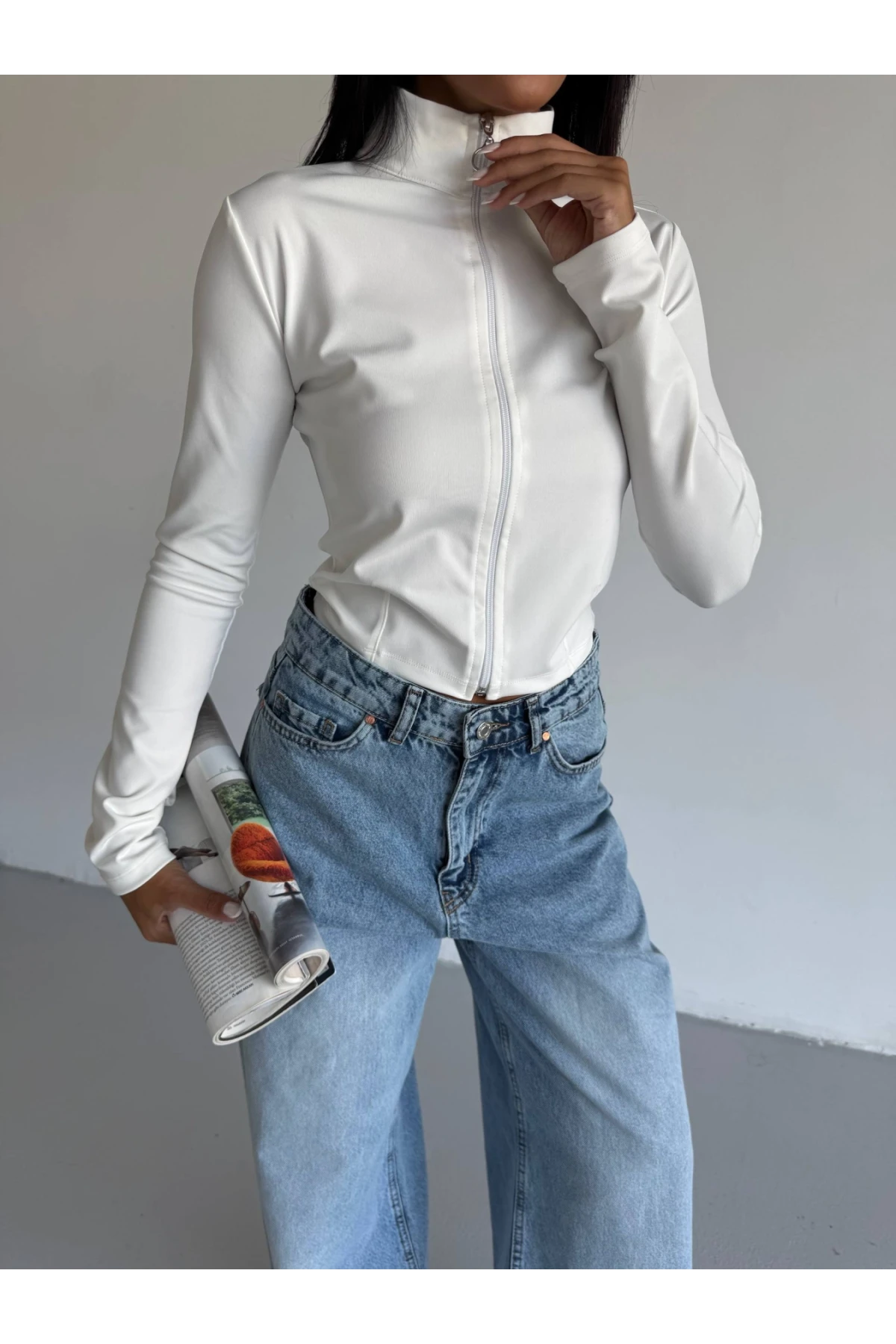 Kadın Beyaz Dalgıç Kumaş Fermuar Kapamalı Parmak Geçirmeli Sweatshirt HZL25W-FRY123441