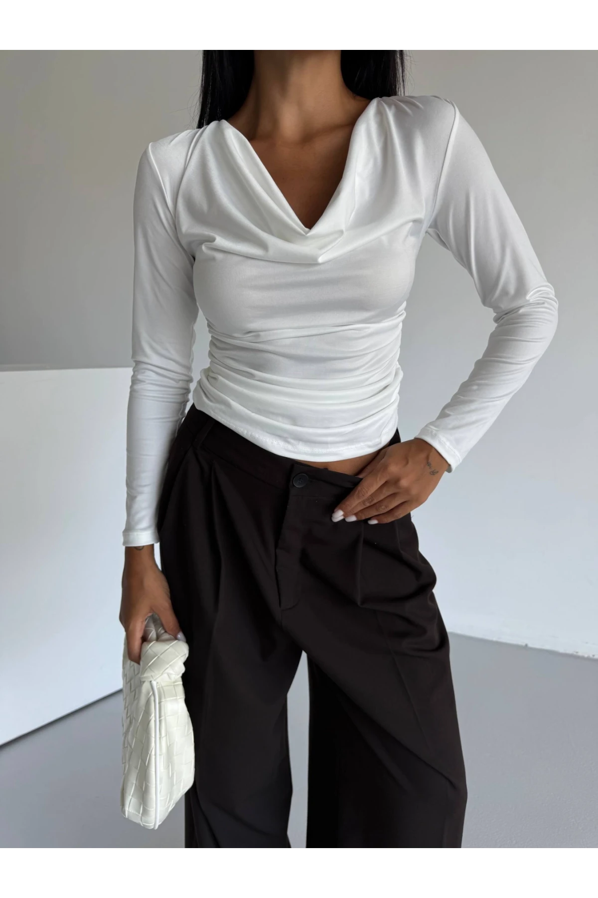 Kadın Beyaz Degaje Yaka Yandan Büzgülü Uzun Kol Sandy Bluz HZL24W-FRY122481