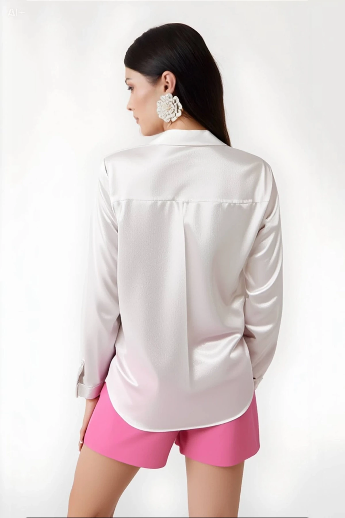 Kadın Beyaz Hafif Dökümlü Saten Yüzeyli Gömlek HZL22W-BD139641
