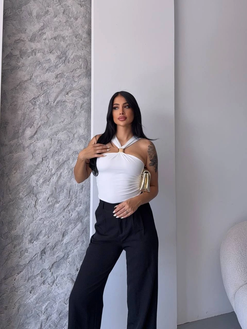 Kadın Beyaz Halter Yaka Metal Detaylı Şık Crop Bluz HZL25S-FRY123251