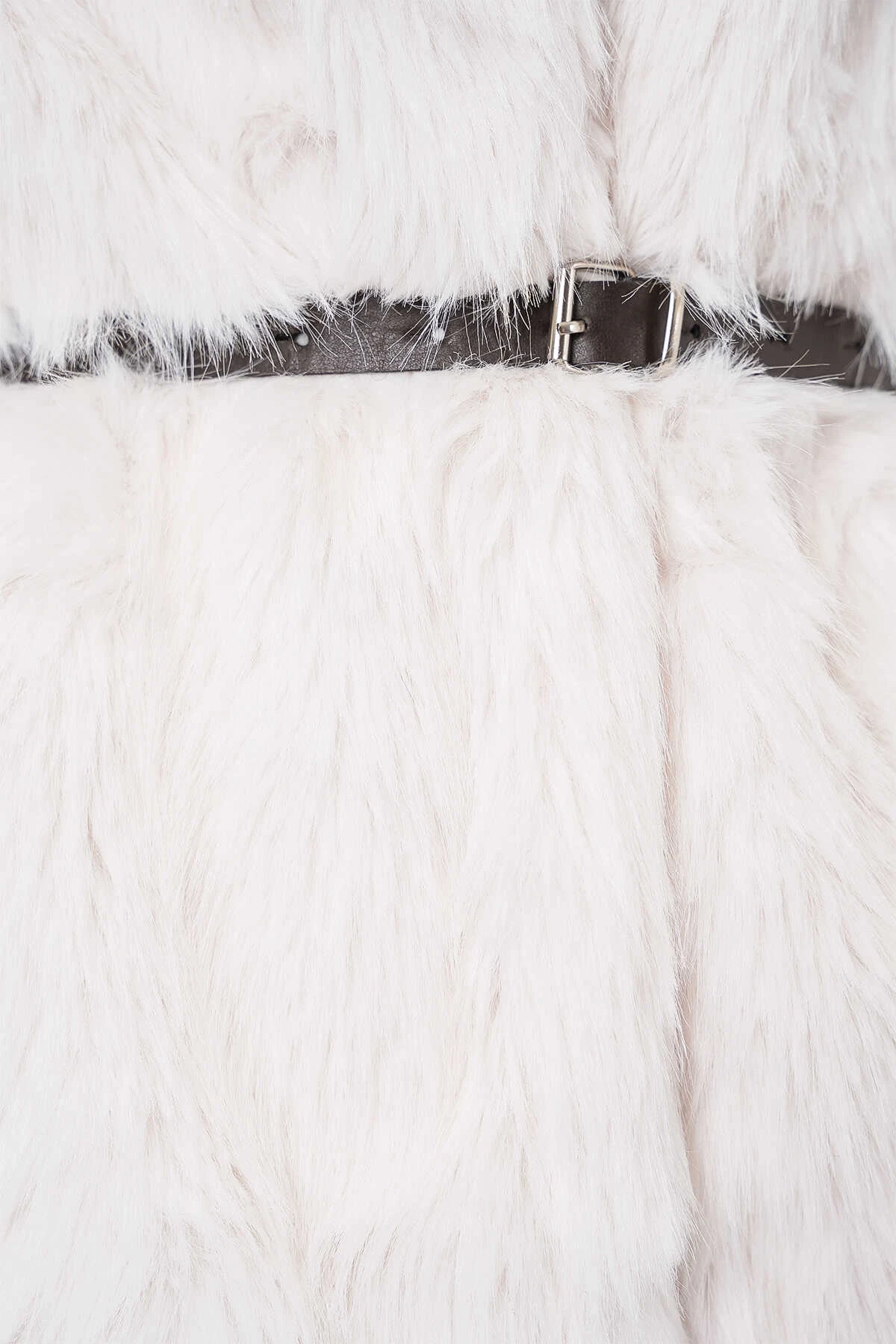 Kadın Beyaz Kemer Detaylı Astarlı Peluş Kürk Mont HZL25W-BD191561