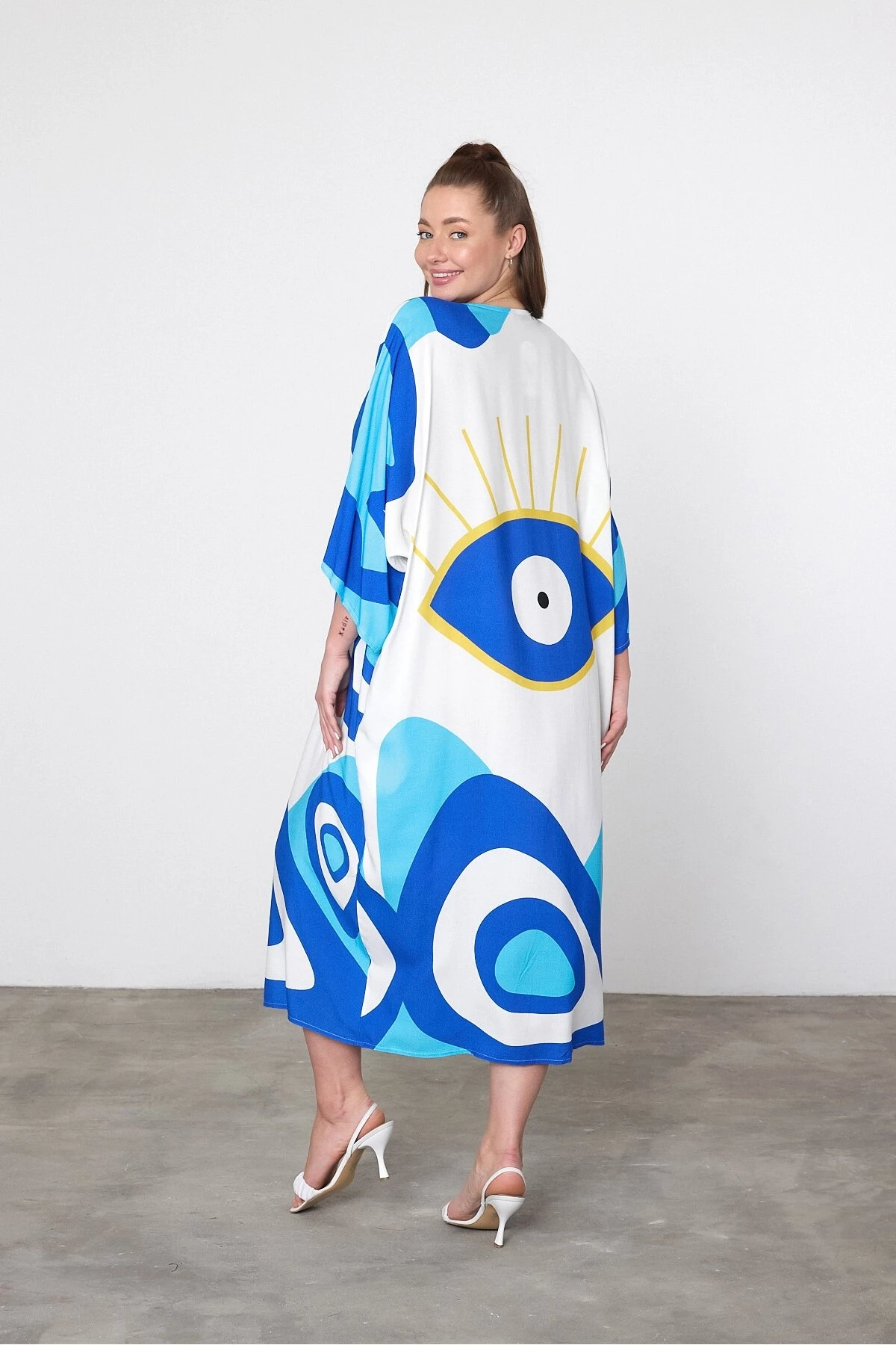 Kadın Beyaz Mavi Desenli Büyük Beden Düğmeli Gömlek Elbise HZL25S-VM19051