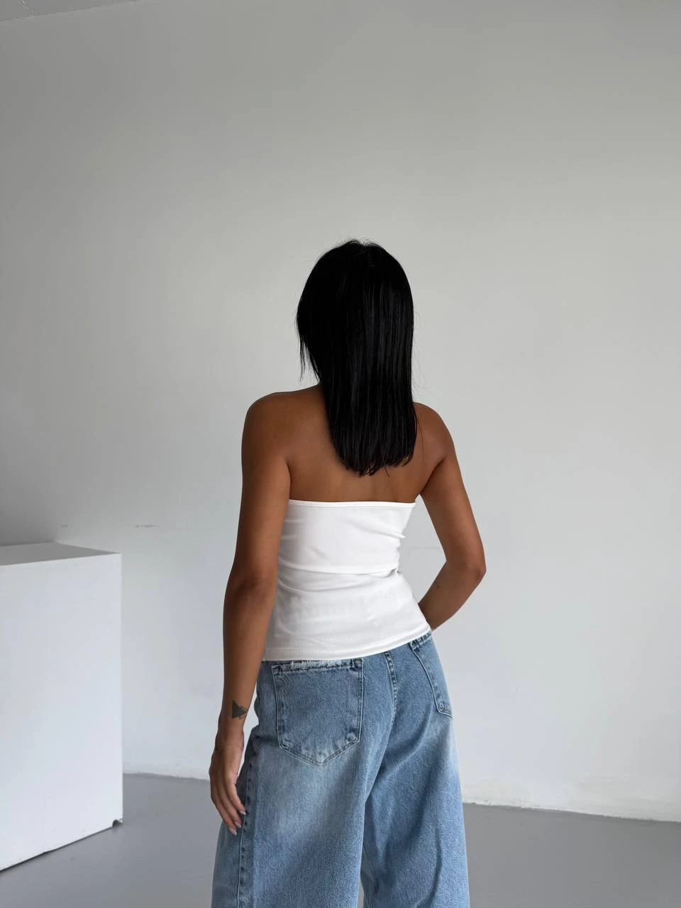 Kadın Beyaz Ottoman Kumaş Halter Yaka Toka Detay Bluz HZL26W-FRY123321