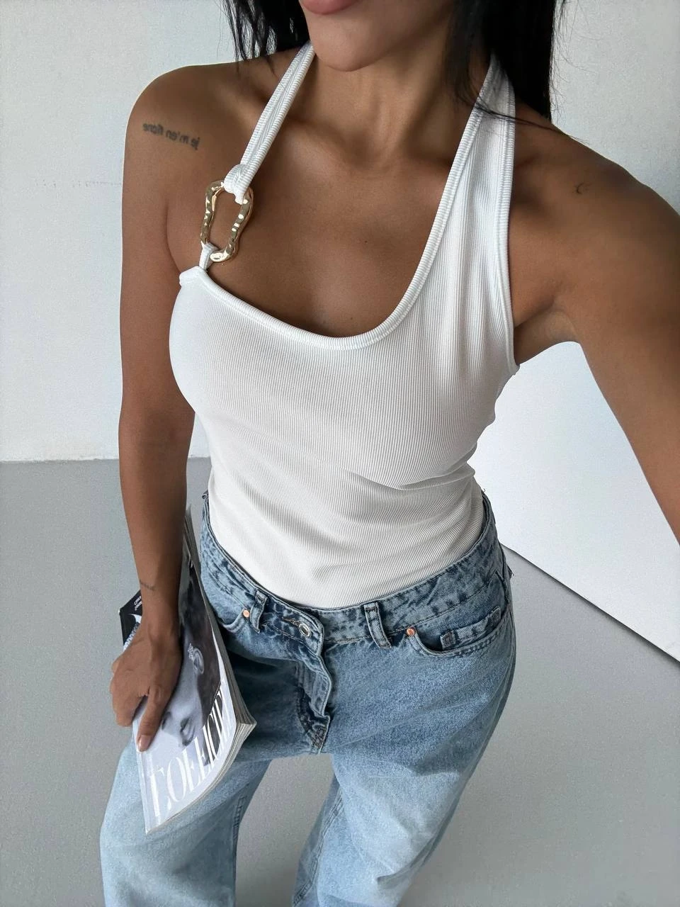 Kadın Beyaz Ottoman Kumaş Halter Yaka Toka Detay Bluz HZL26W-FRY123321