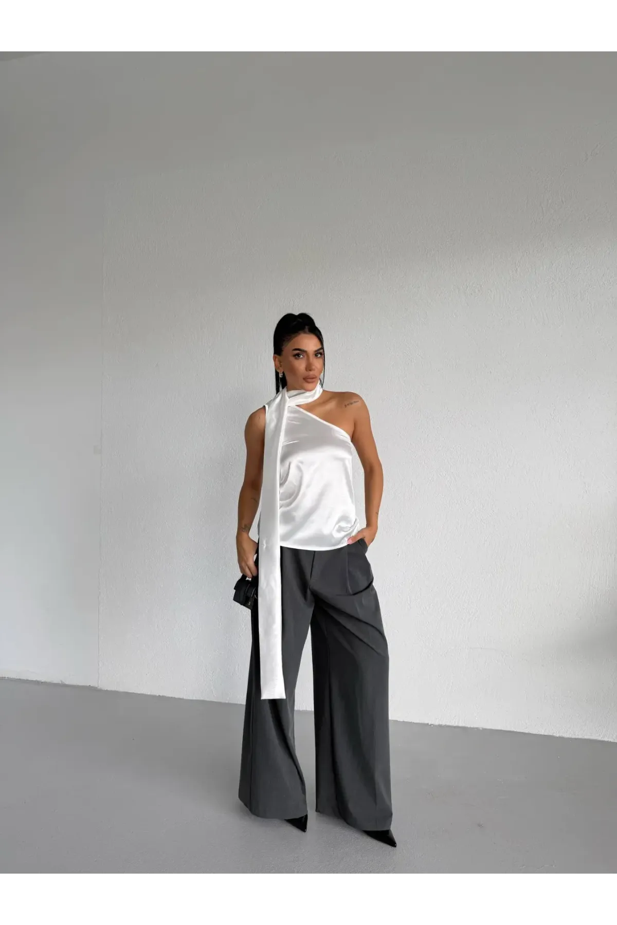 Kadın Beyaz Saten Şal Yaka Boyun Bağlamalı Asimetrik Bluz HZL26W-FRY123731