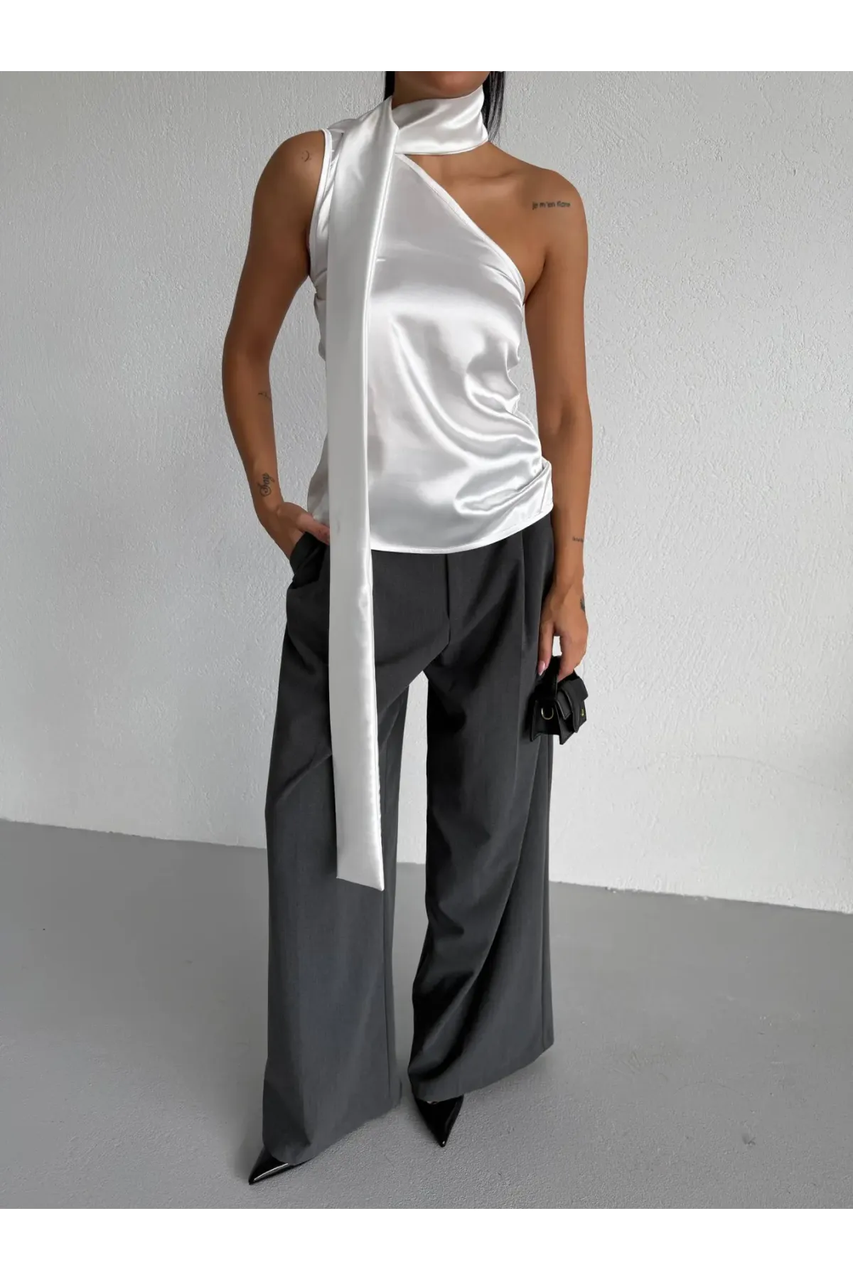 Kadın Beyaz Saten Şal Yaka Boyun Bağlamalı Asimetrik Bluz HZL26W-FRY123731