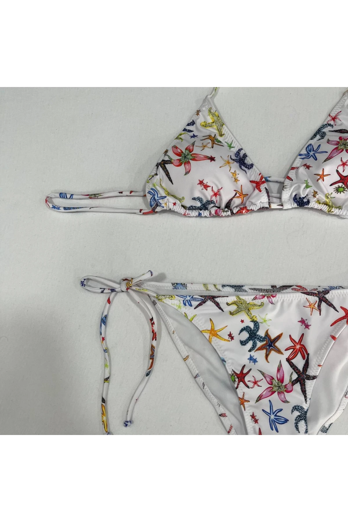 Kadın Beyaz Yıldız Temalı Boyundan İp Bağlamalı Üçgen Bikini Takımı HZL25S-LC5005