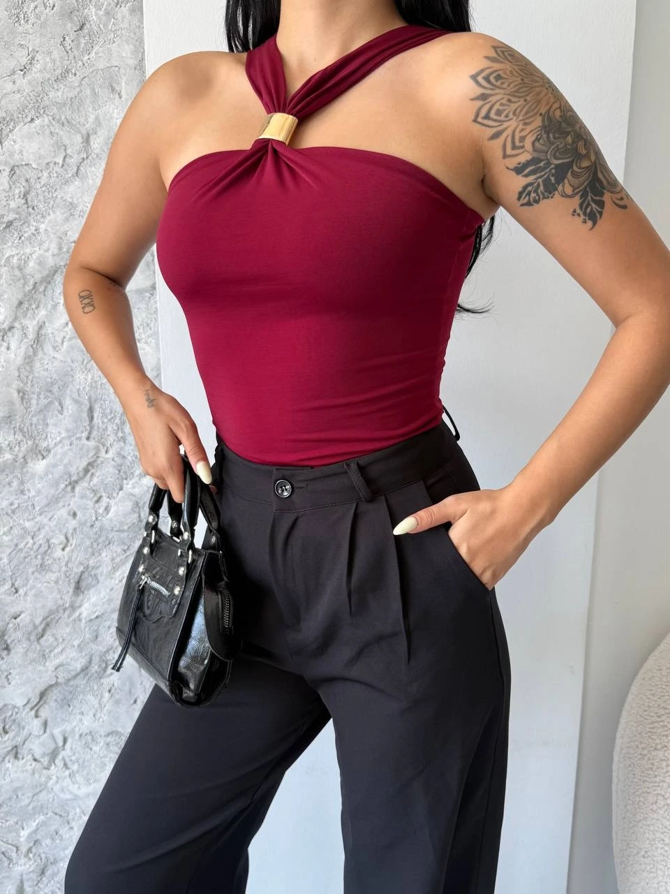 Kadın Bordo Halter Yaka Metal Detaylı Şık Crop Bluz HZL25S-FRY123251