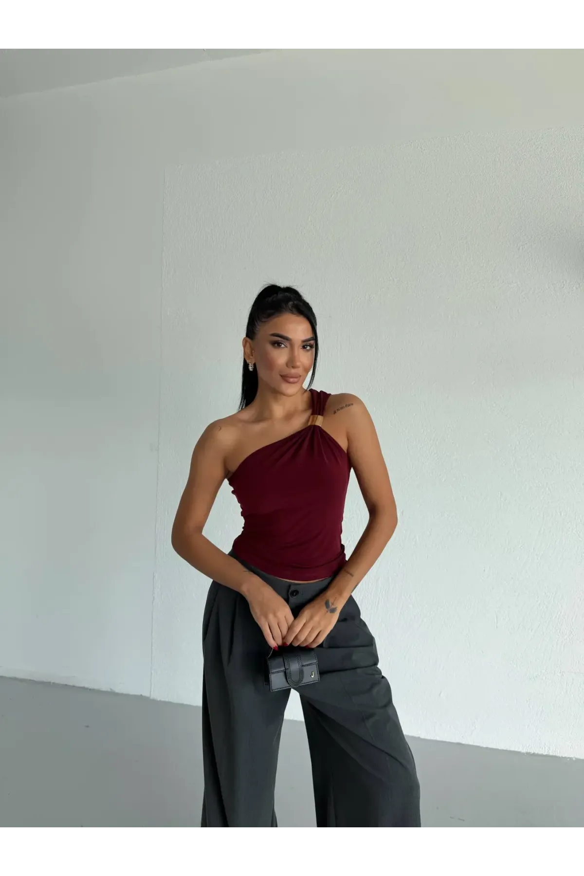 Kadın Bordo Tek Omuz Gold Metal Detaylı Sandy Bluz HZL26S-FRY123821