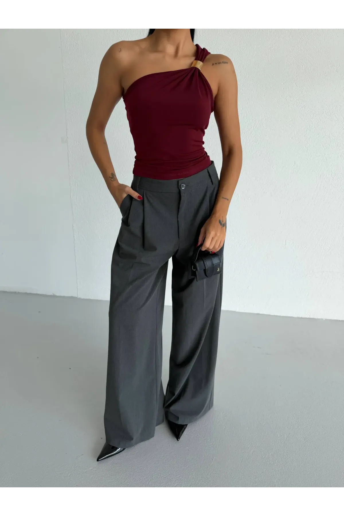 Kadın Bordo Tek Omuz Gold Metal Detaylı Sandy Bluz HZL26S-FRY123821