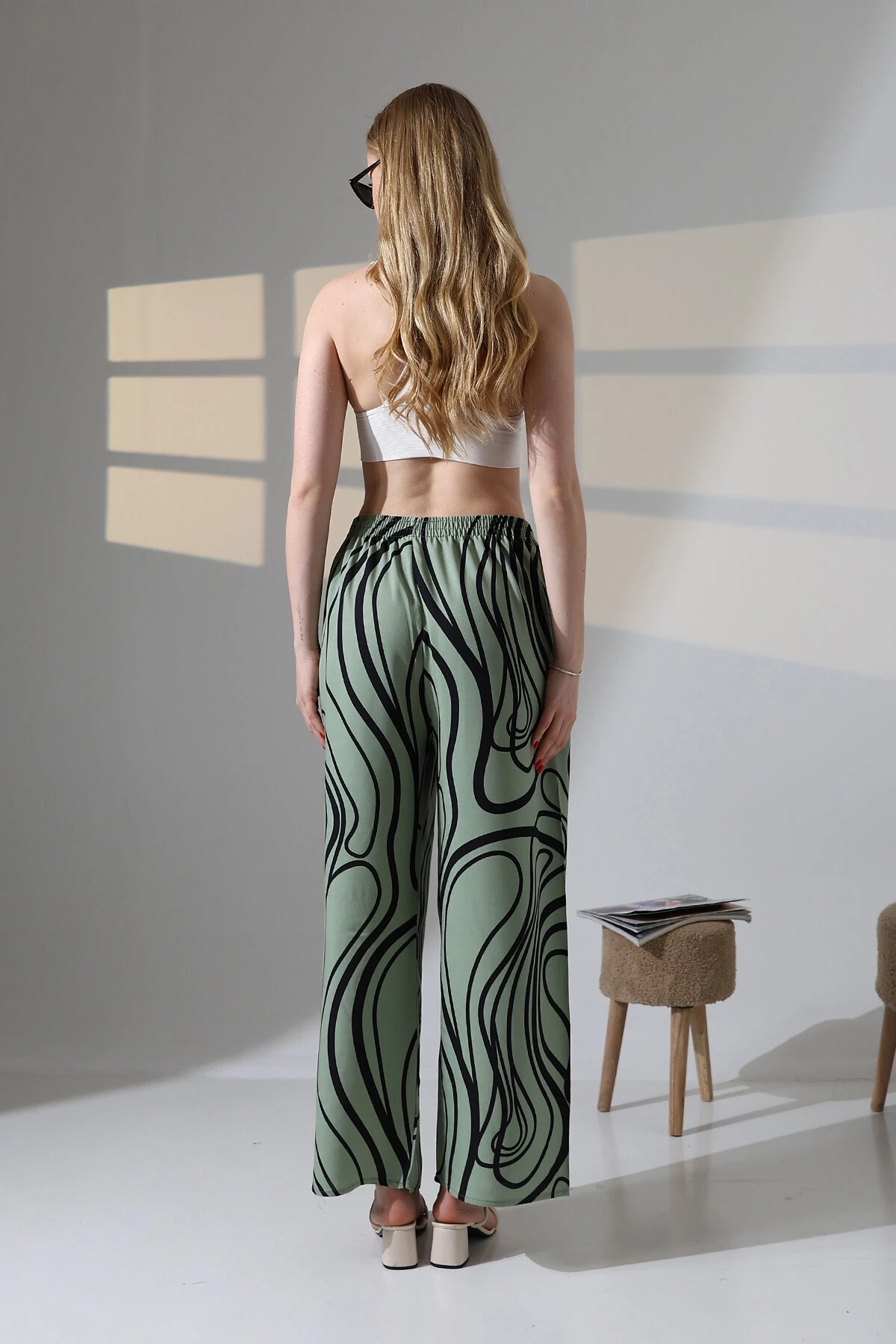 Kadın Çağla Desenli Beli Lastikli Cepsiz Bol Kesim Viskon Pantolon HZL25S-DSB17771