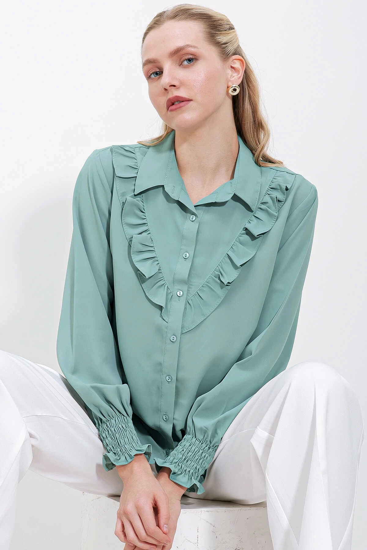 Kadın Çağla Fırfır Detaylı Uzun Kollu Şık Gömlek HZL25W-BD1202231