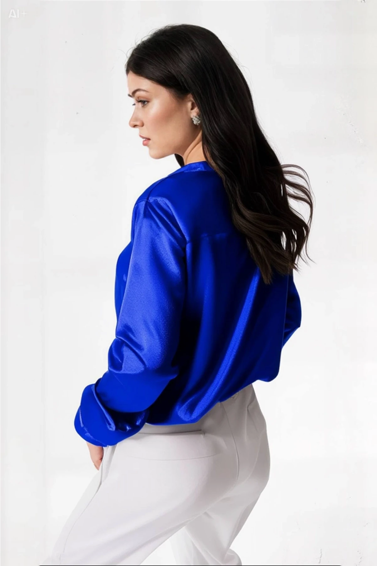 Kadın Canlı Mavi Hafif Dökümlü Saten Yüzeyli Gömlek HZL22W-BD139641