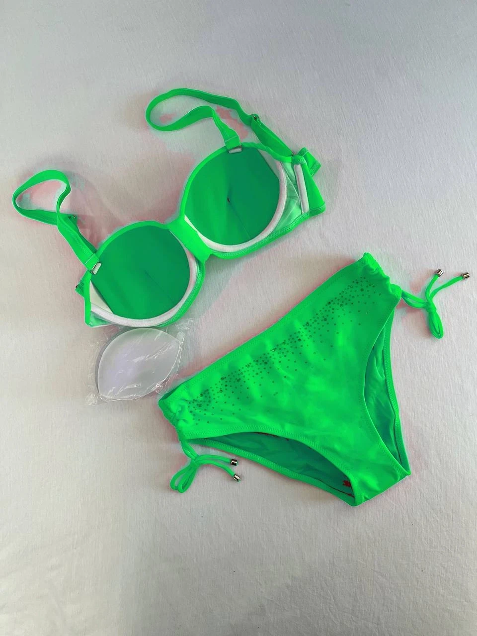 Kadın Canlı Yeşil Taş İşlemeli Astarlı Bikini Takım HZL25S-LC3361