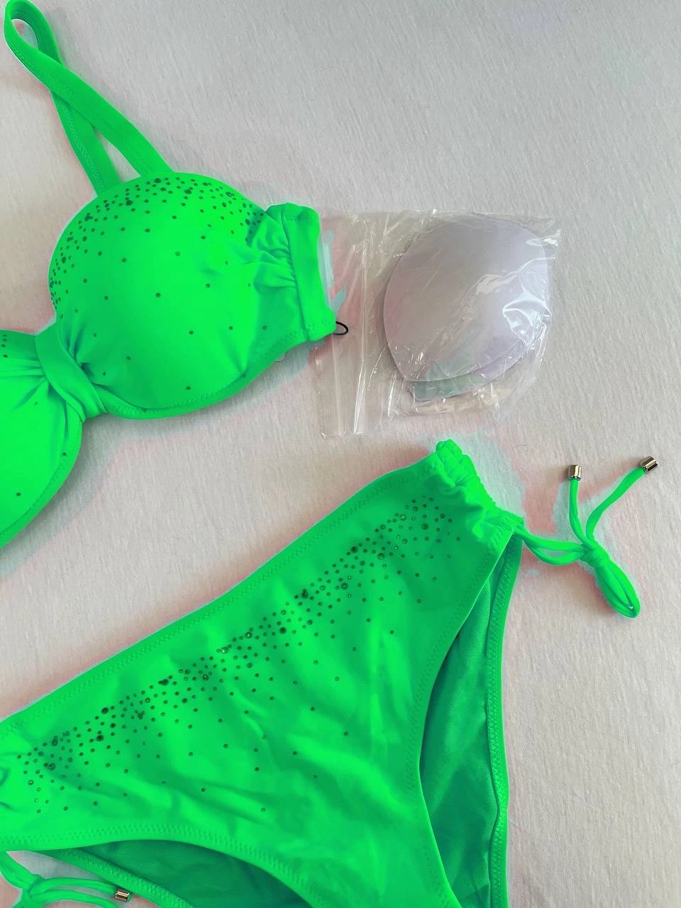 Kadın Canlı Yeşil Taş İşlemeli Astarlı Bikini Takım HZL25S-LC3361