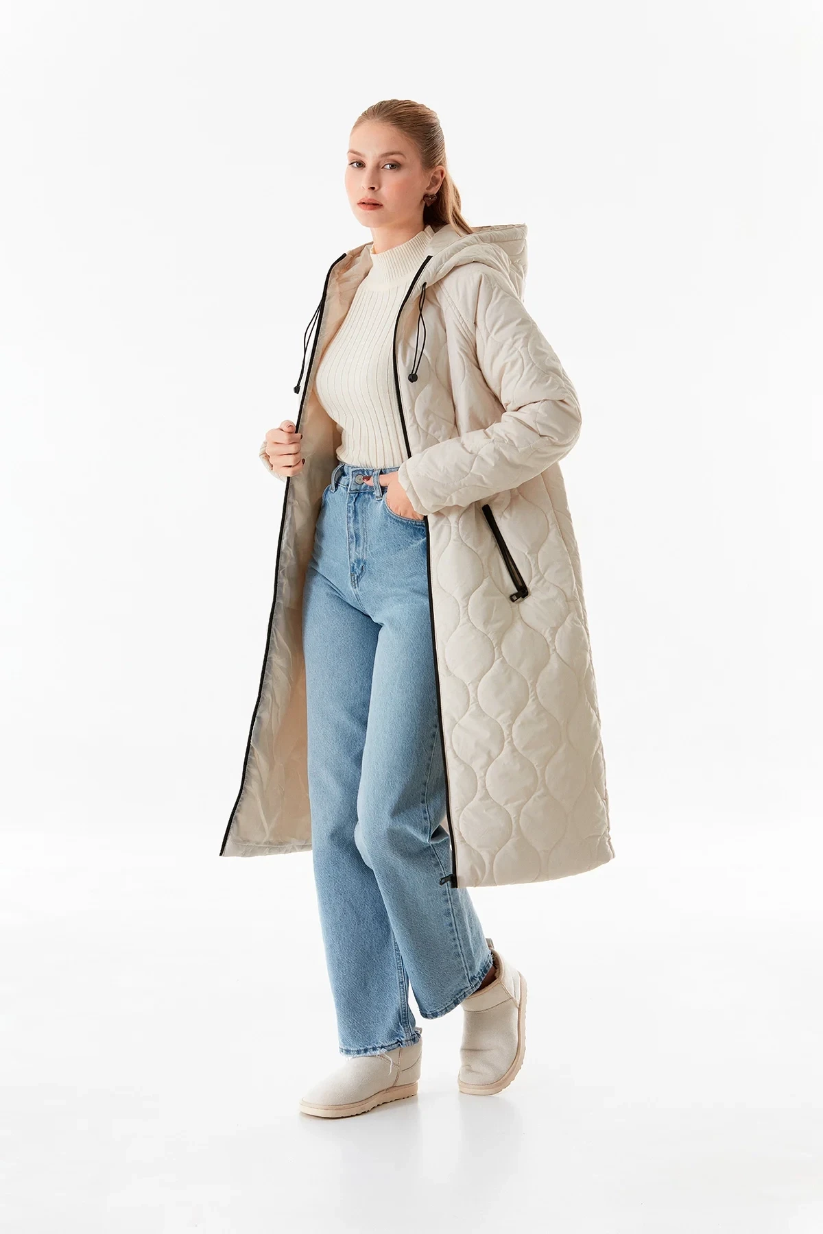 Kadın Ekru Kapüşonlu Kapitone Uzun Şişme Mont HZL24W-BD151771