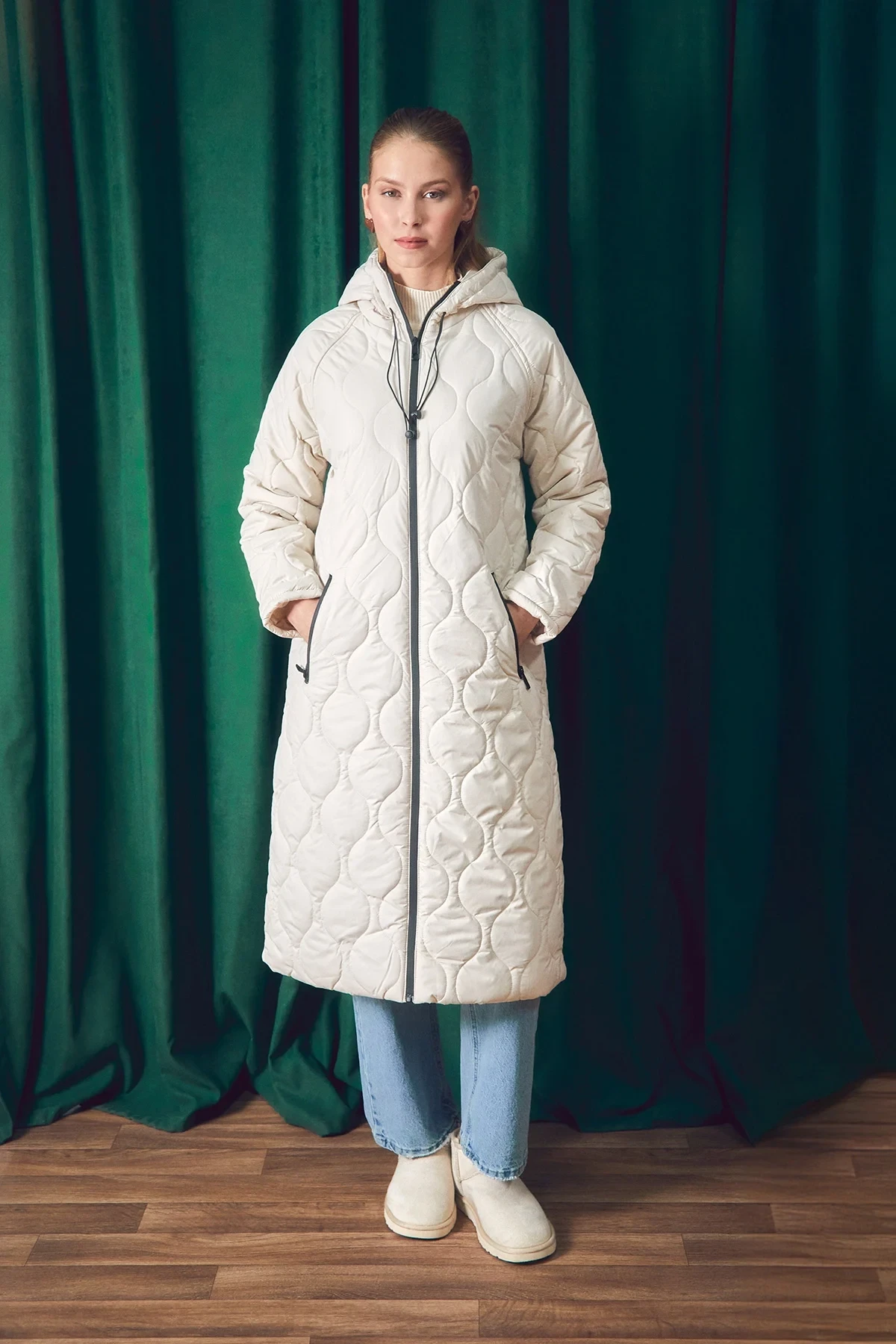 Kadın Ekru Kapüşonlu Kapitone Uzun Şişme Mont HZL24W-BD151771