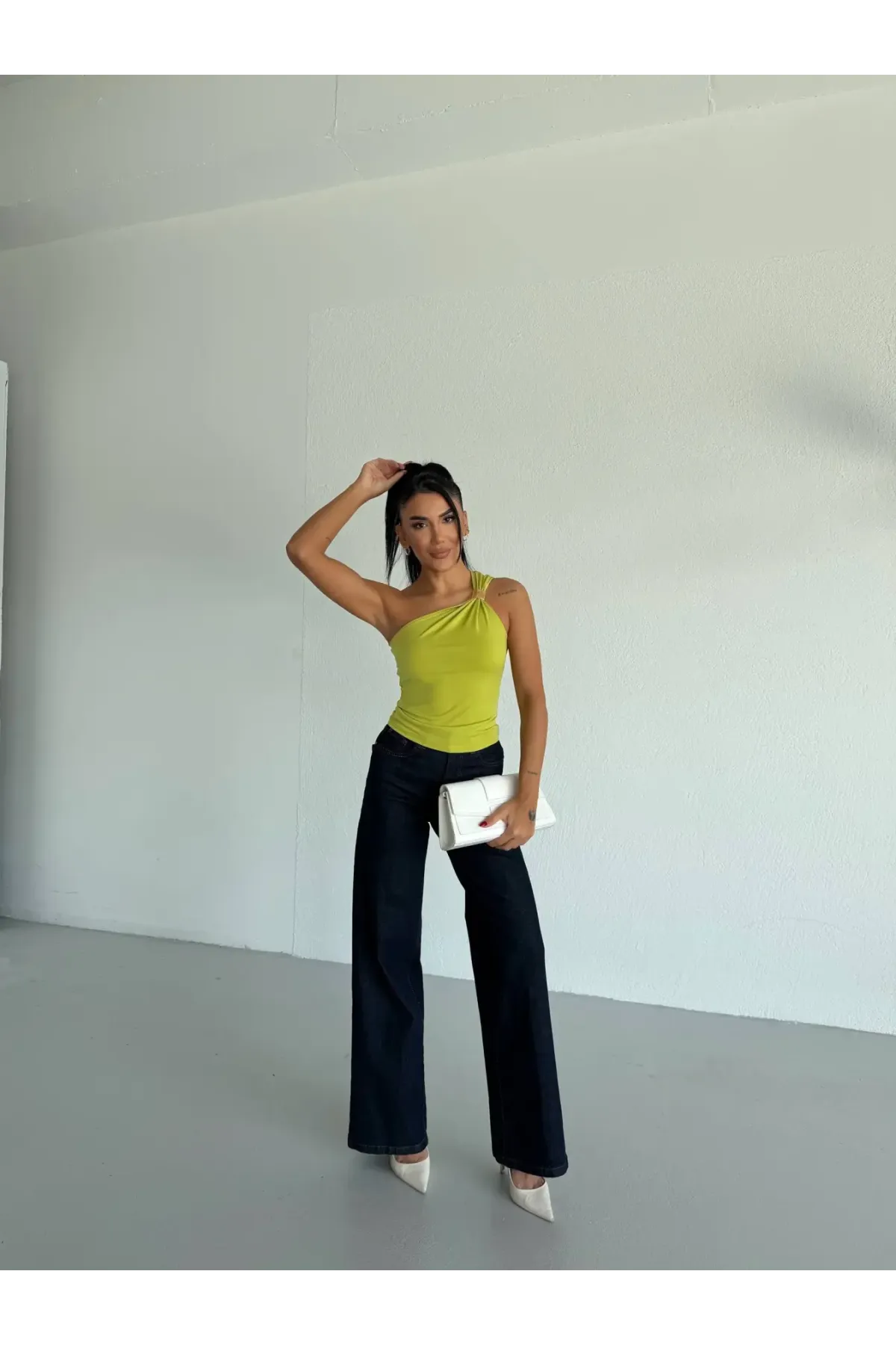 Kadın Fıstık Yeşili Tek Omuz Gold Metal Detaylı Sandy Bluz HZL26S-FRY123821