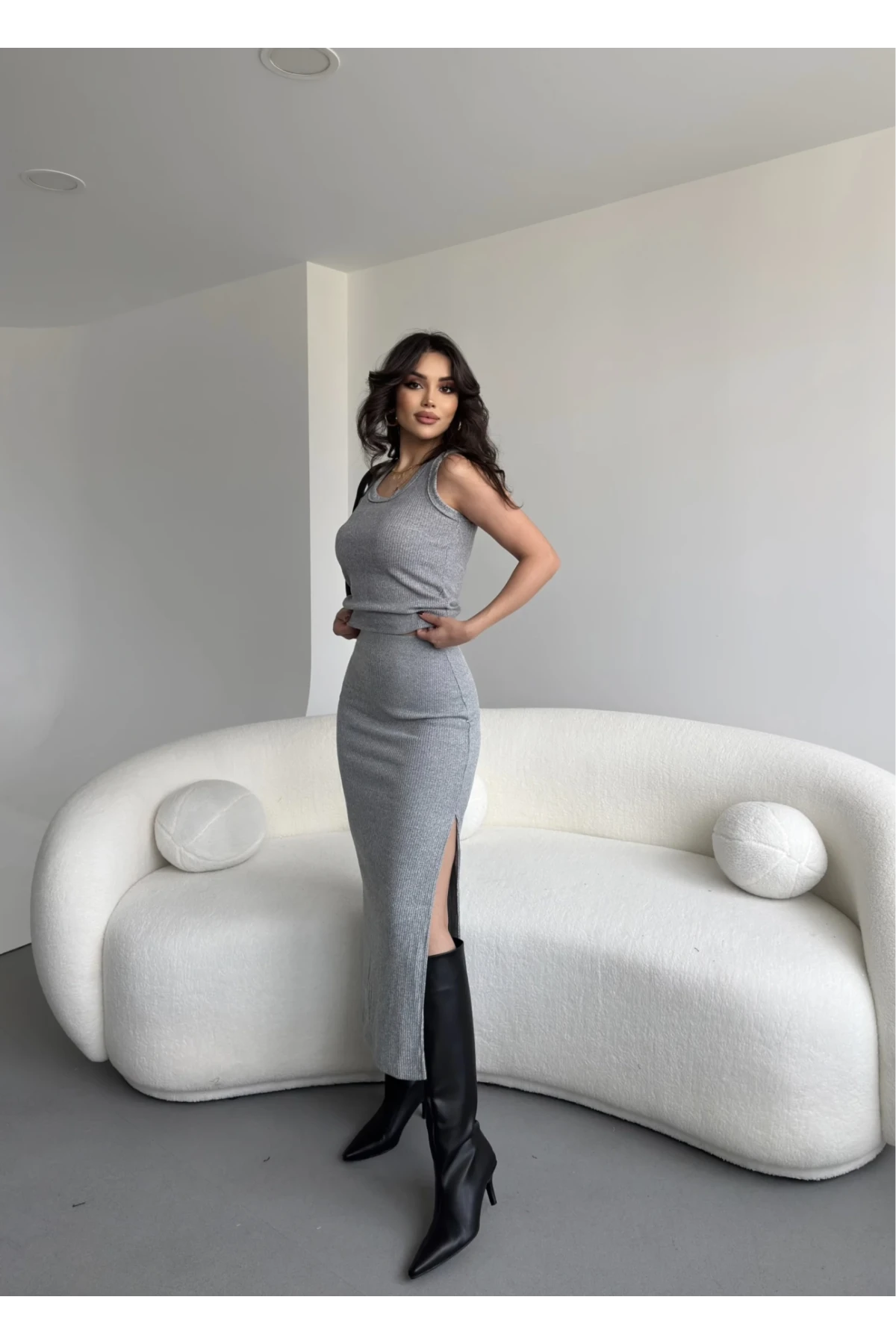 Kadın Gri Triko Crop Uzun Yırtmaçlı Etek Takım HZL25W-ZK1991
