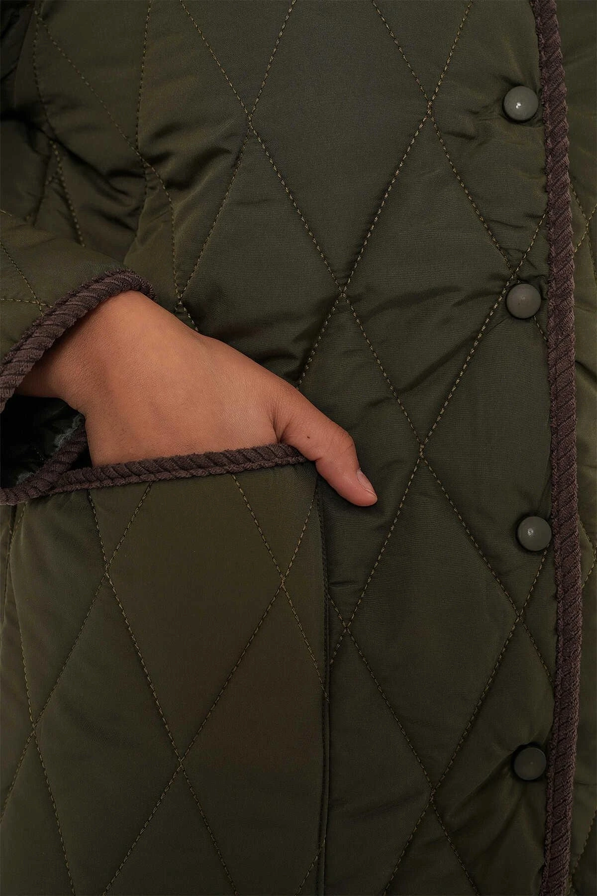 Kadın Haki Çıt Çıt Kapamalı Kadife Detaylı Kapitone Mont HZL25W-BD152261