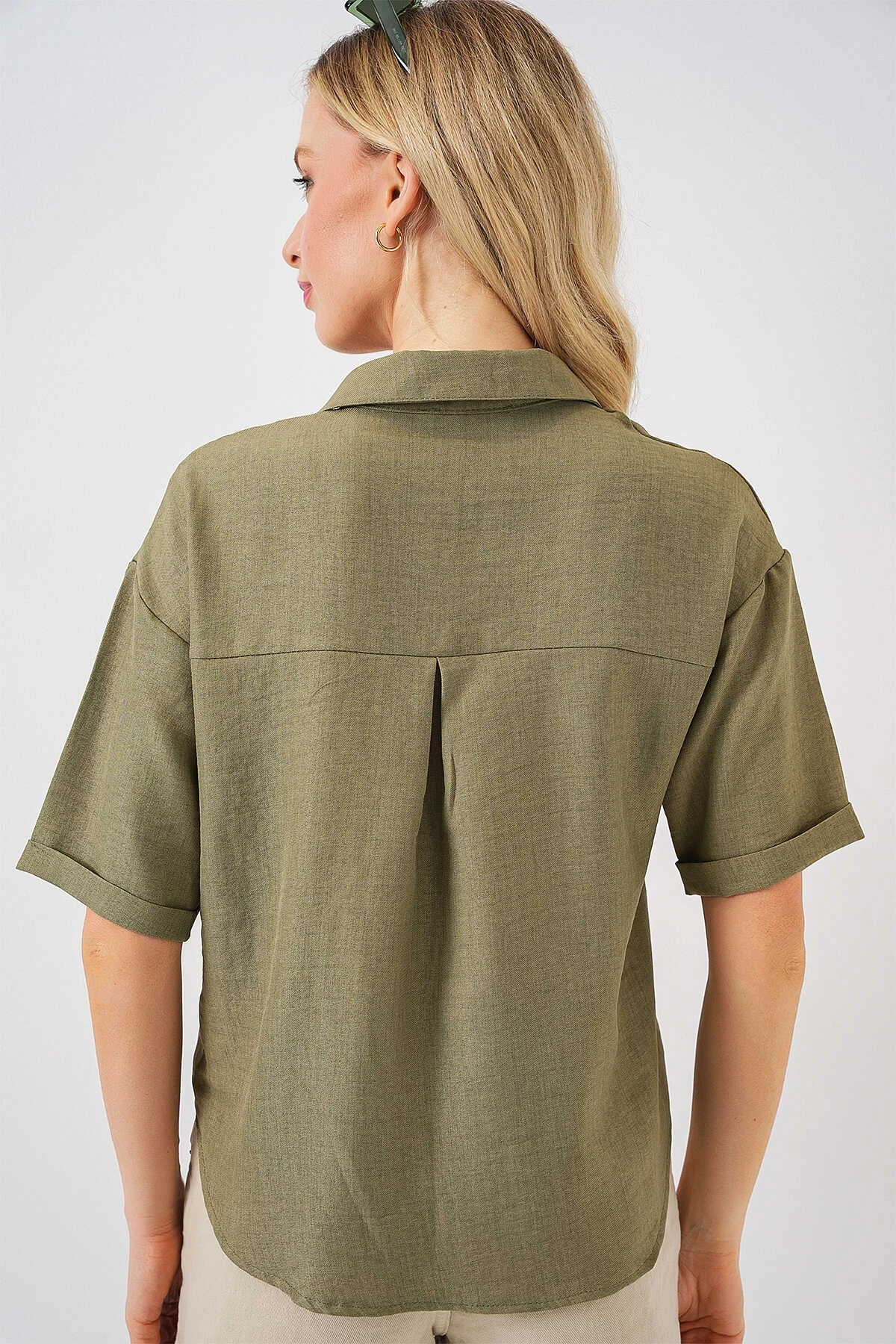 Kadın Haki Keten Görünümlü Crop Gömlek HZL25S-BD1203391