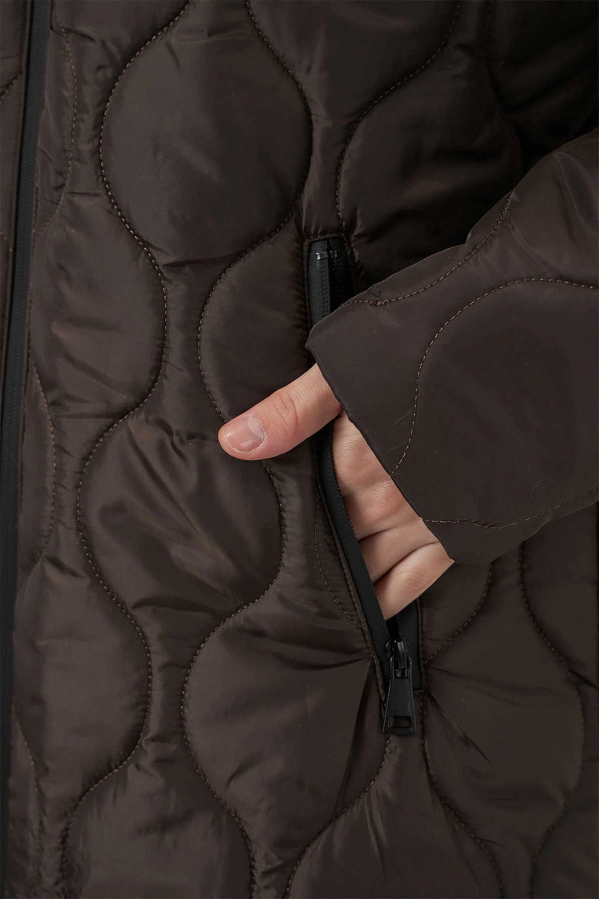 Kadın Kahverengi Kapüşonlu Kapitone Uzun Şişme Mont HZL24W-BD151771