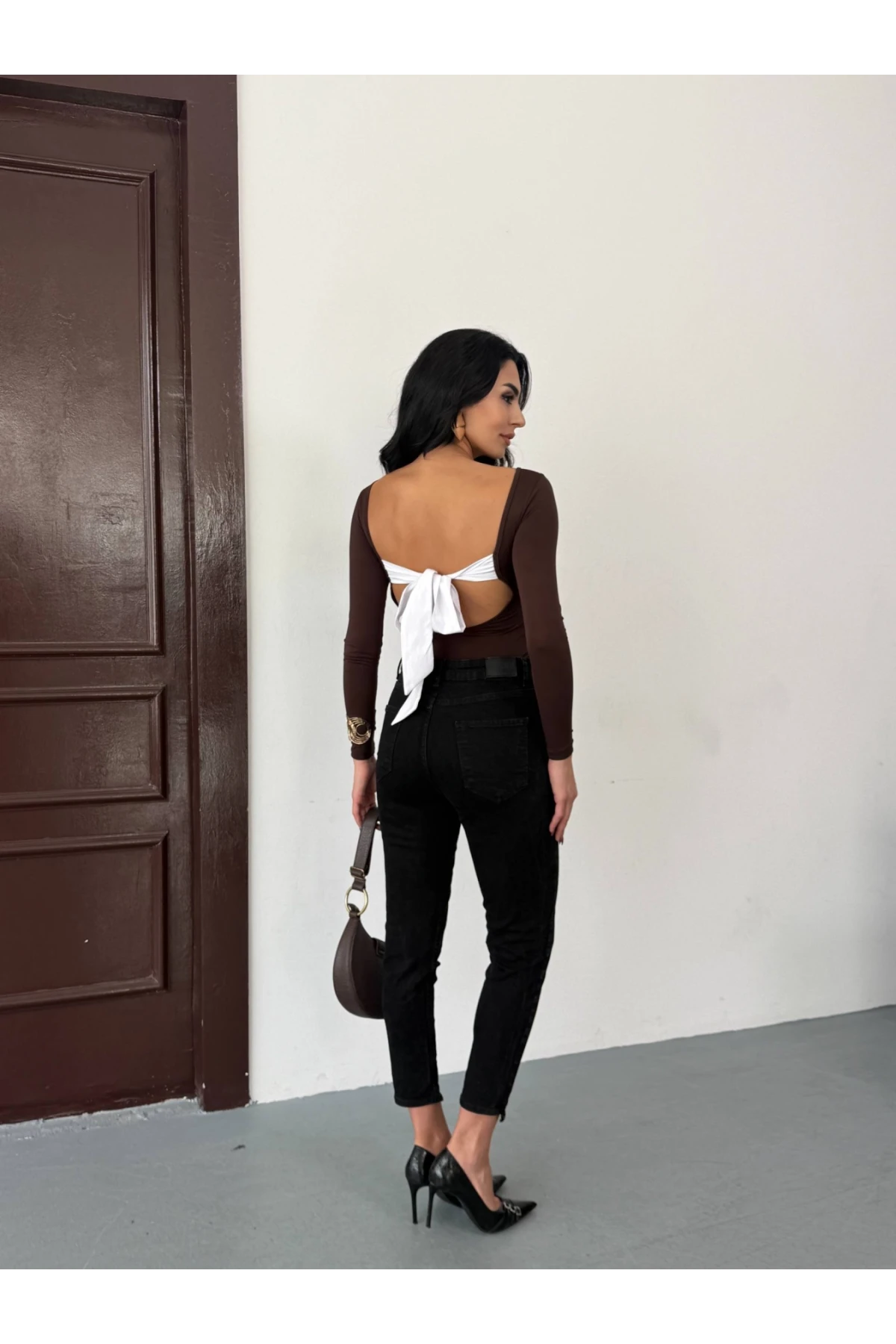 Kadın Kahverengi Sırtı Açık Fiyonk Bağlamalı Uzun Kol Bluz HZL25W-FRY123661