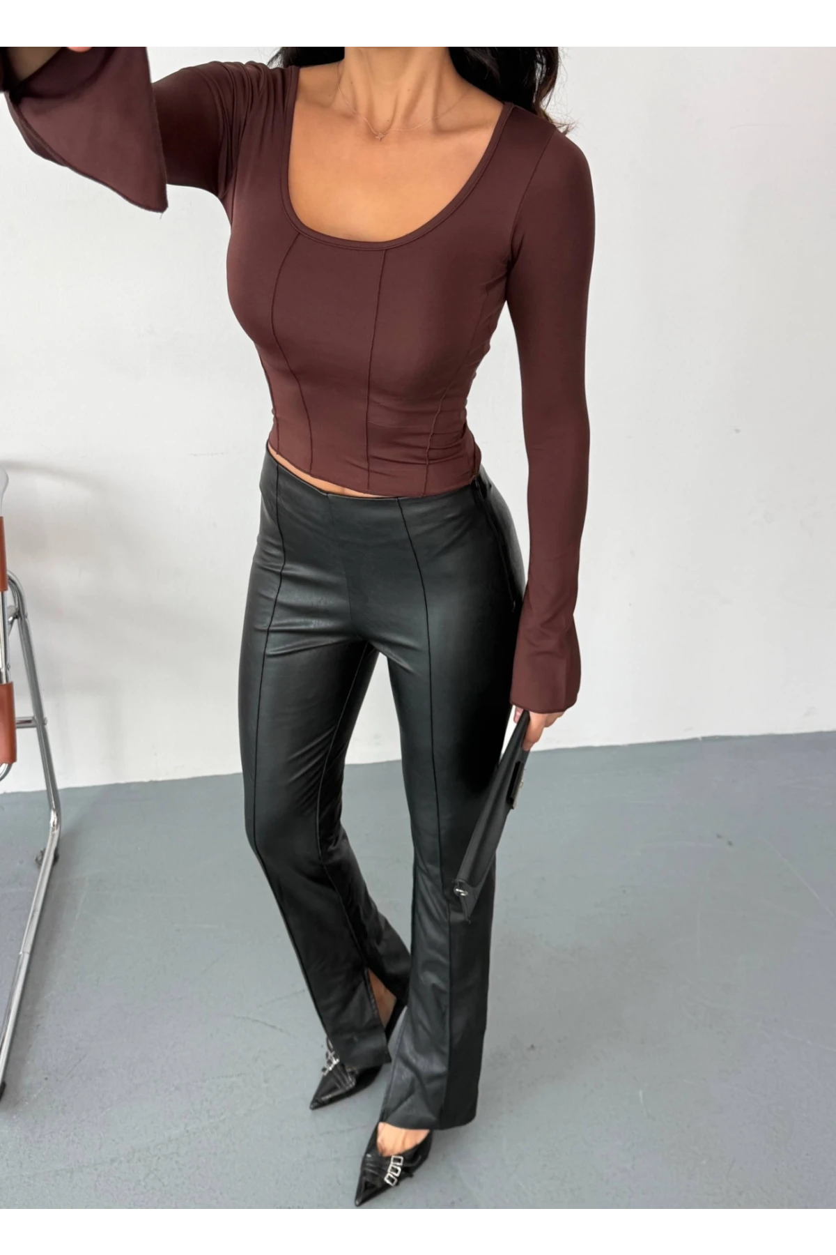 Kadın Kahverengi Uzun Kollu Arkası Bağlamalı Fit Kesim Crop Bluz HZL25W-FRY122771