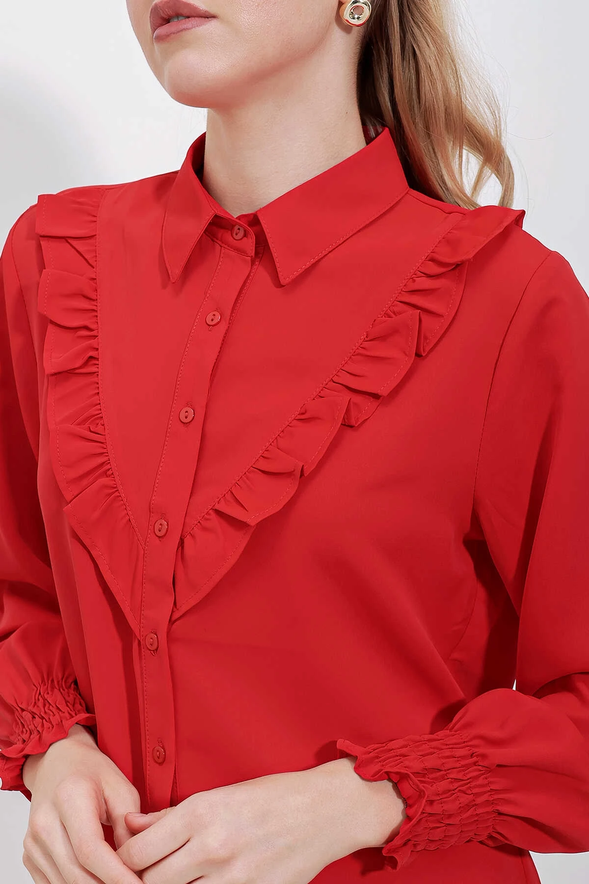Kadın Kırmızı Fırfır Detaylı Uzun Kollu Şık Gömlek HZL25W-BD1202231
