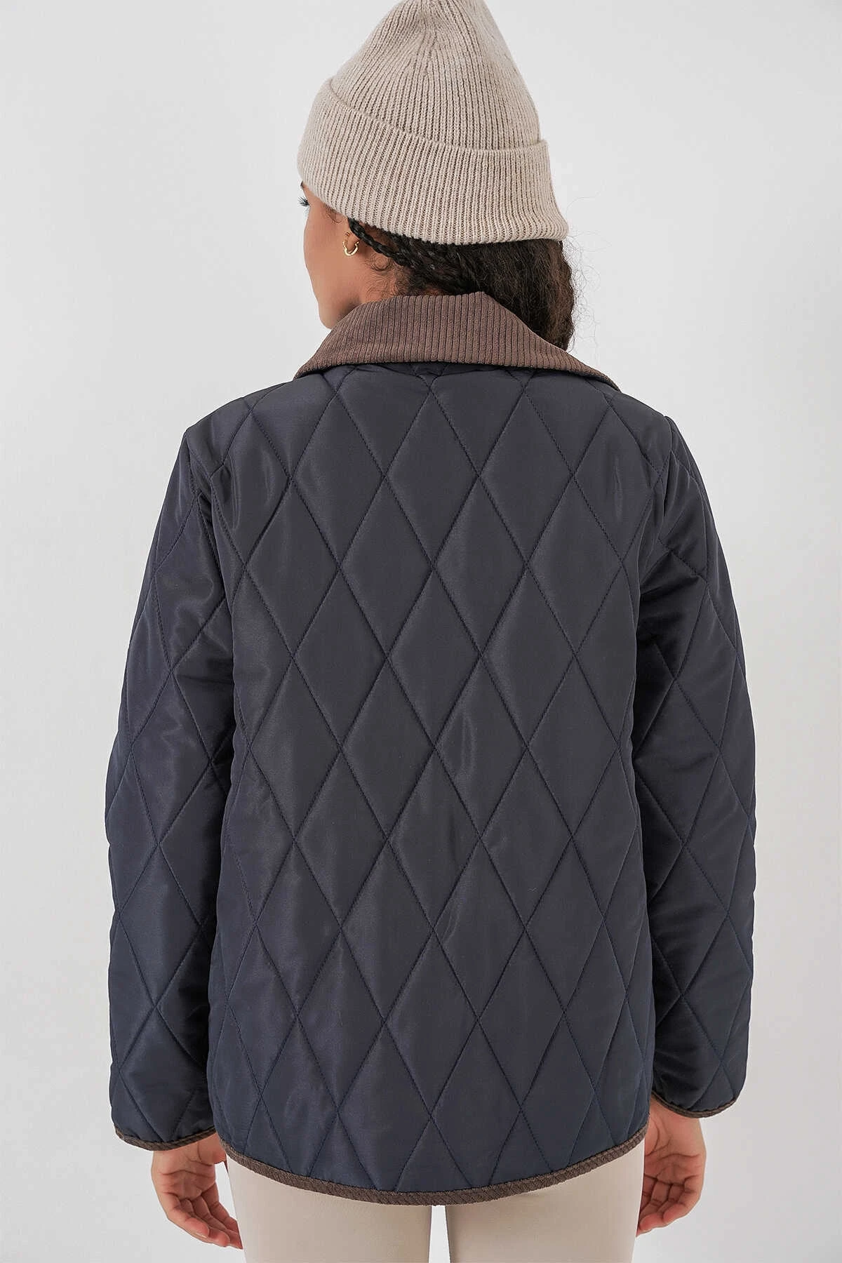 Kadın Lacivert Çıt Çıt Kapamalı Kadife Detaylı Kapitone Mont HZL25W-BD152261