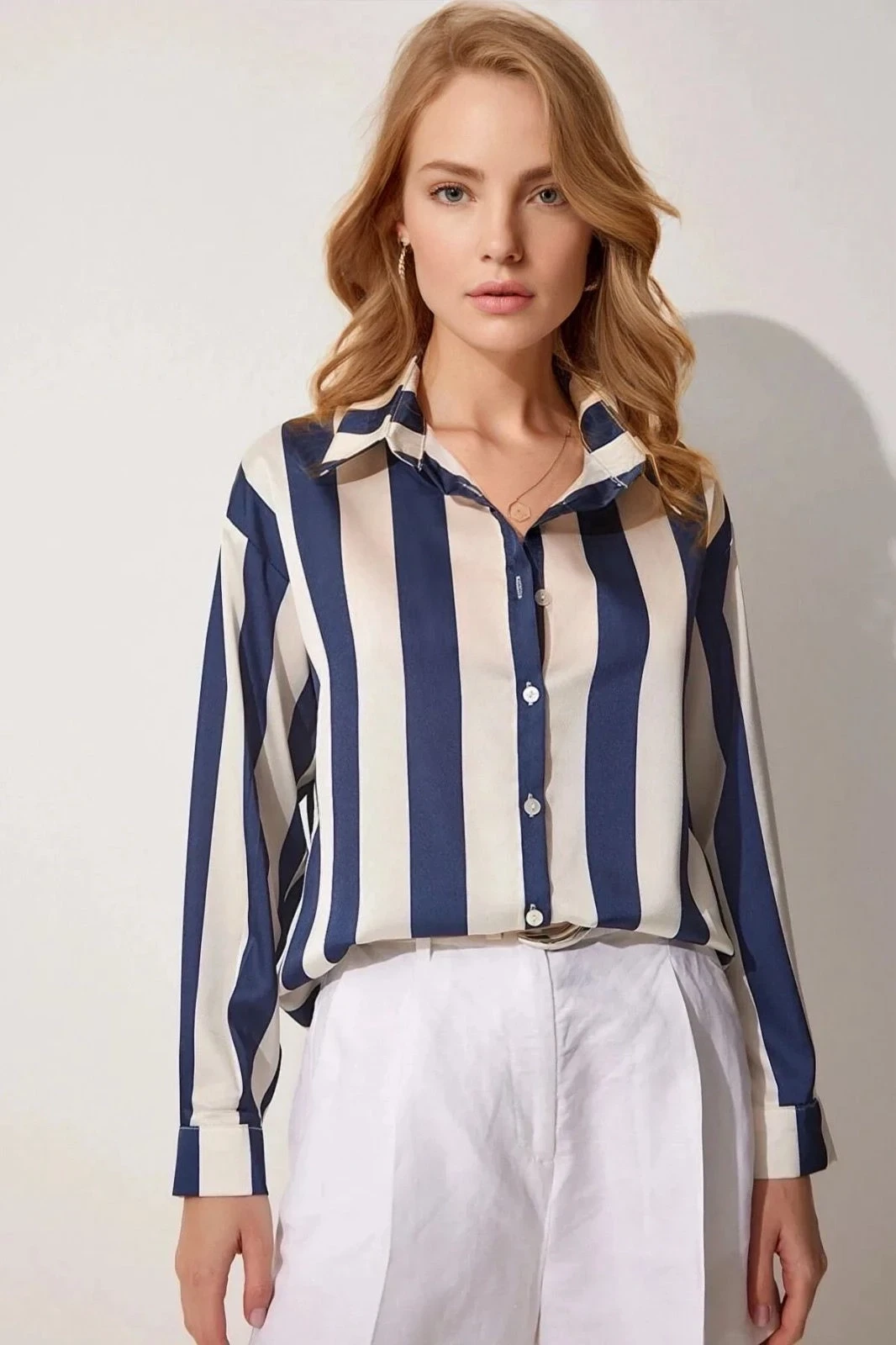Kadın Lacivert Krem Çizgili Saten Gömlek HZL23S-BD1201731