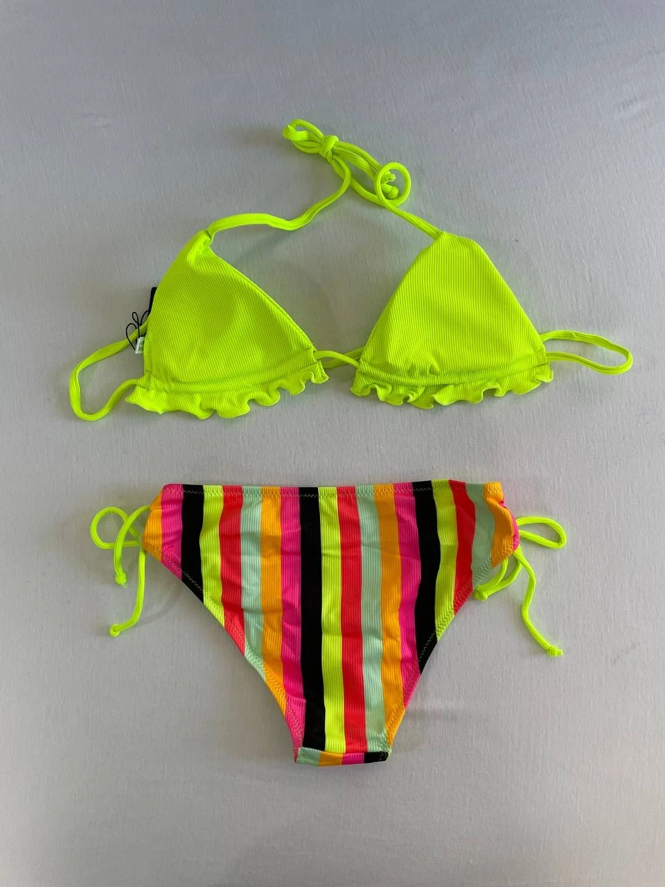 Kadın Neon Sarı Renk Desenli Boyundan Bağlamalı Bikini Takım HZL25S-LC3350