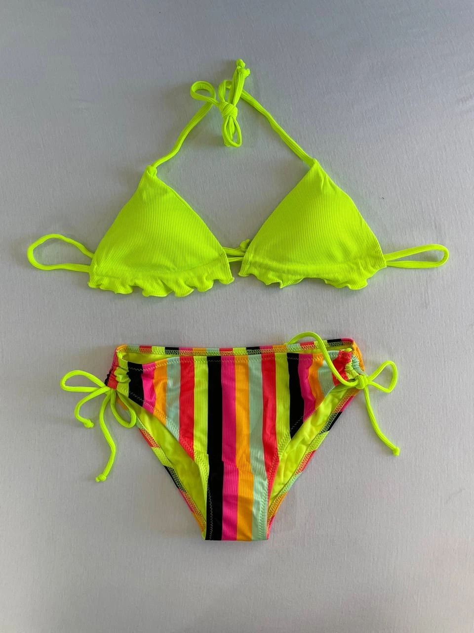 Kadın Neon Sarı Renk Desenli Boyundan Bağlamalı Bikini Takım HZL25S-LC3350