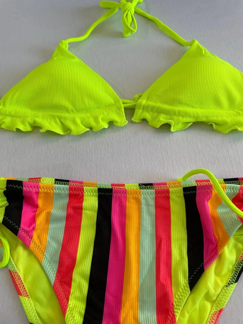 Kadın Neon Sarı Renk Desenli Boyundan Bağlamalı Bikini Takım HZL25S-LC3350