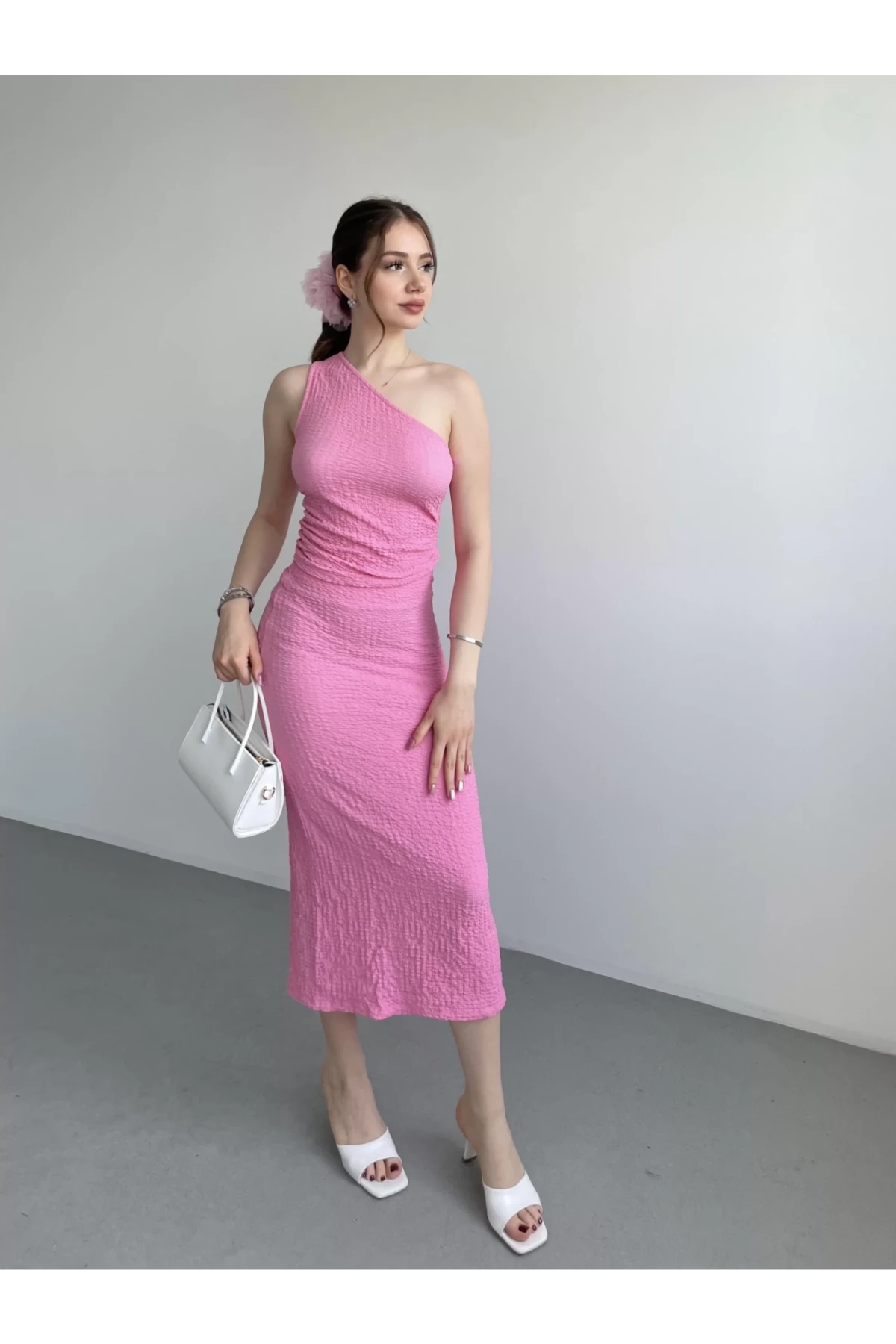 Kadın Pembe Gofre Kumaş Tek Omuz Bluz HZL25S-ZK13271