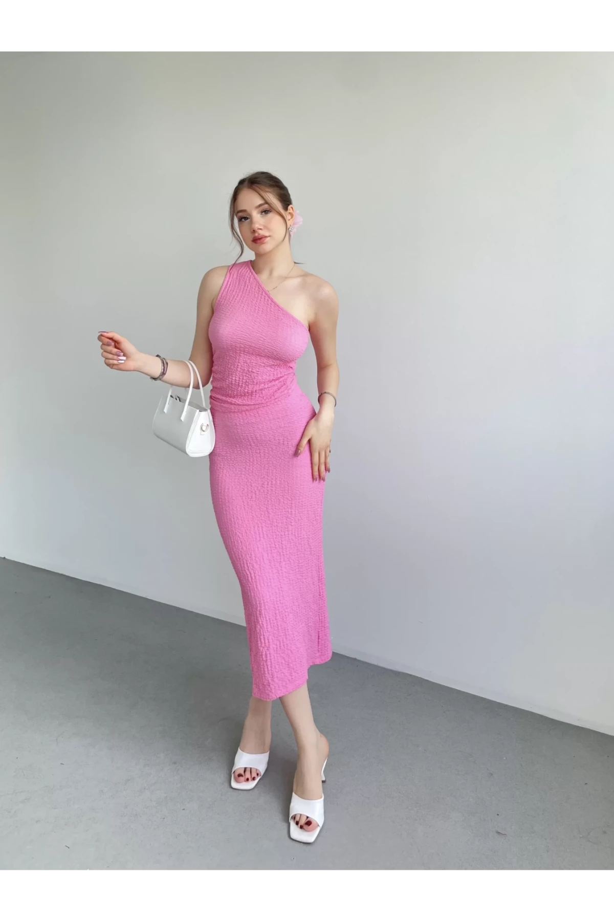 Kadın Pembe Gofre Kumaş Tek Omuz Bluz HZL25S-ZK13271