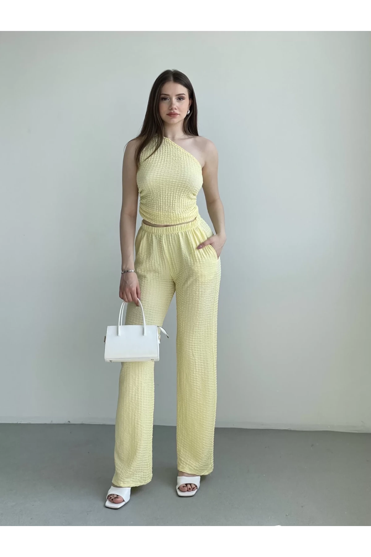 Kadın Sarı Gofre Kumaş Tek Omuz Bluz HZL25S-ZK13271